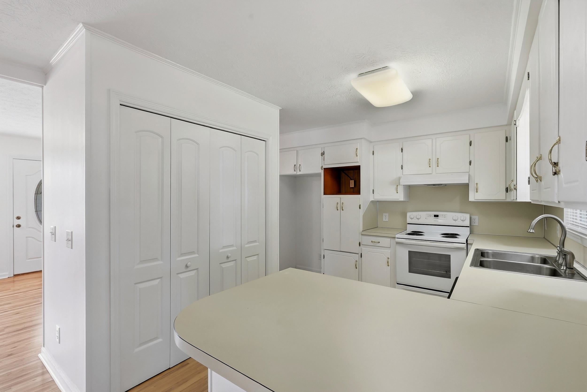 1581 Highway 915 Property Photo 7