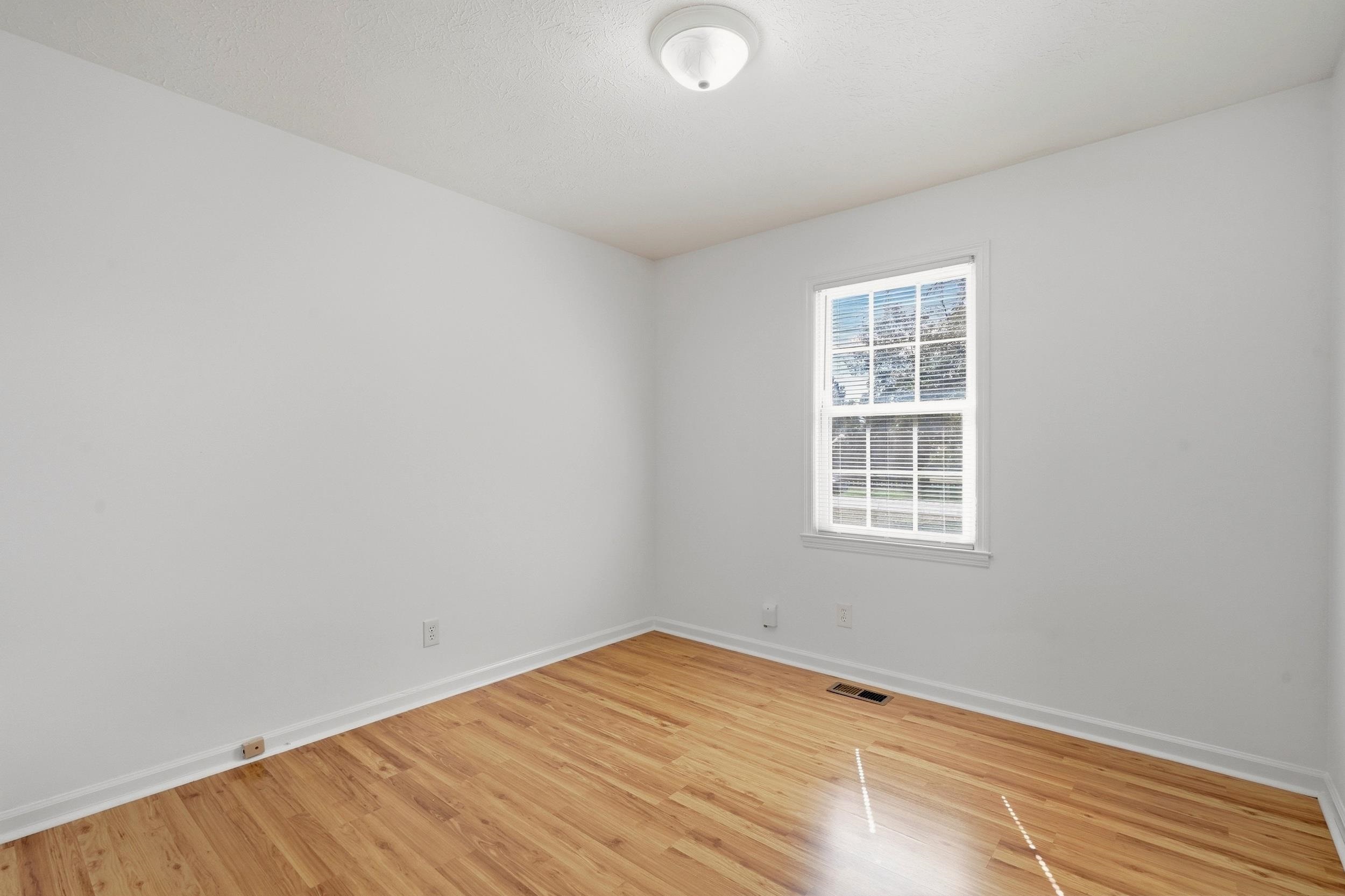 1581 Highway 915 Property Photo 13