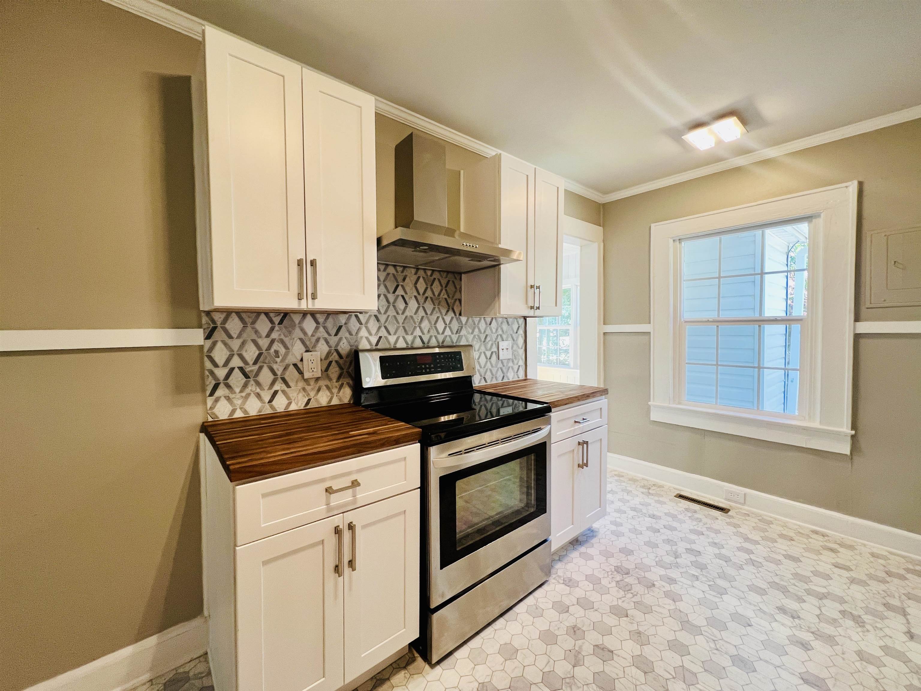 111 Cooper St. Property Photo 6