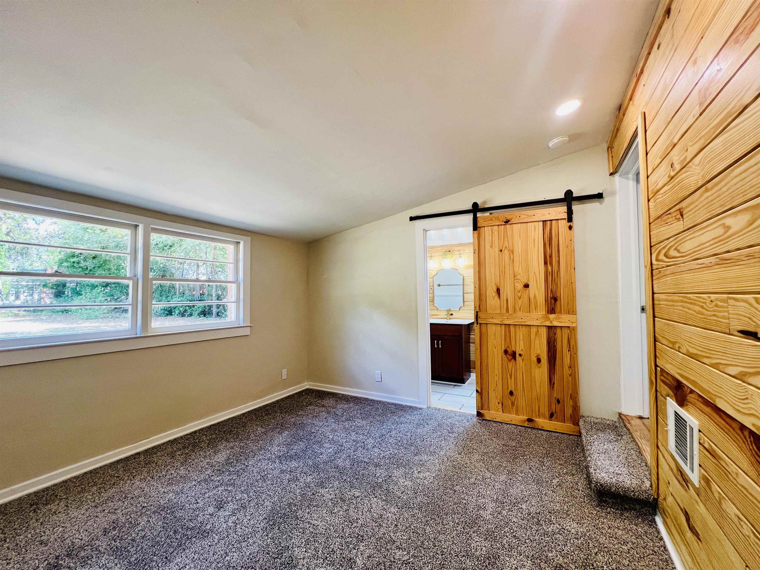 111 Cooper St. Property Photo 17
