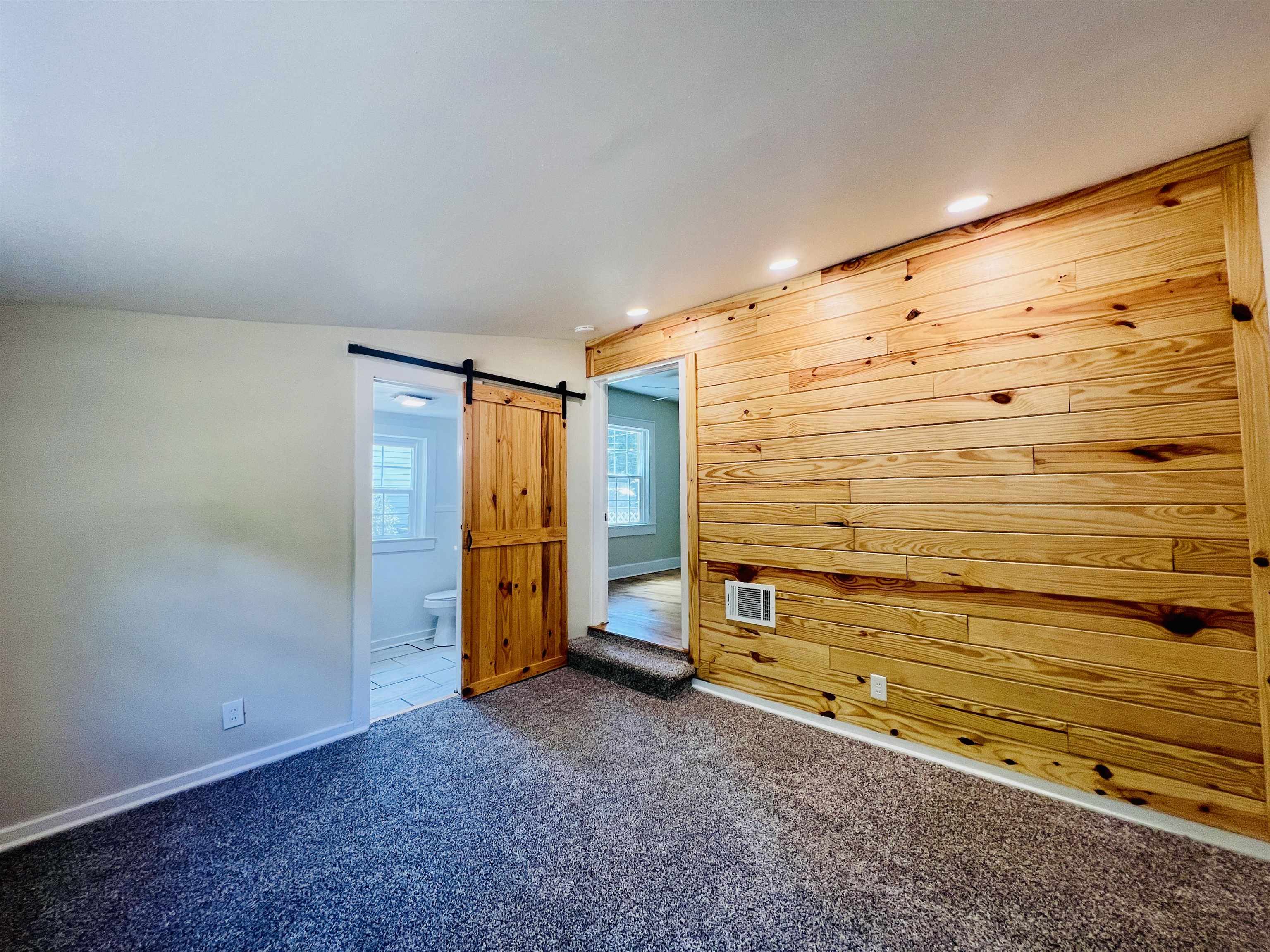 111 Cooper St. Property Photo 18