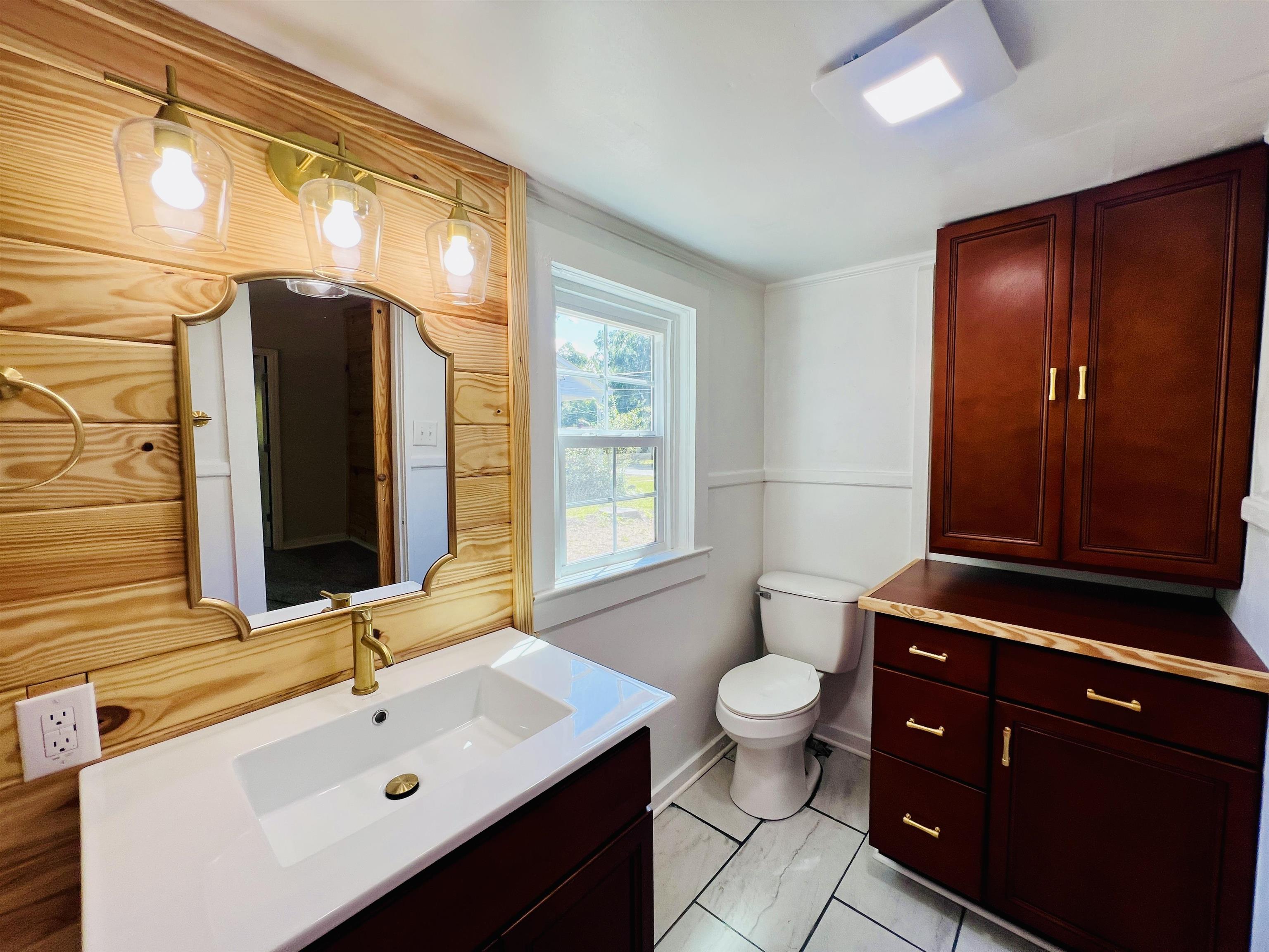 111 Cooper St. Property Photo 21