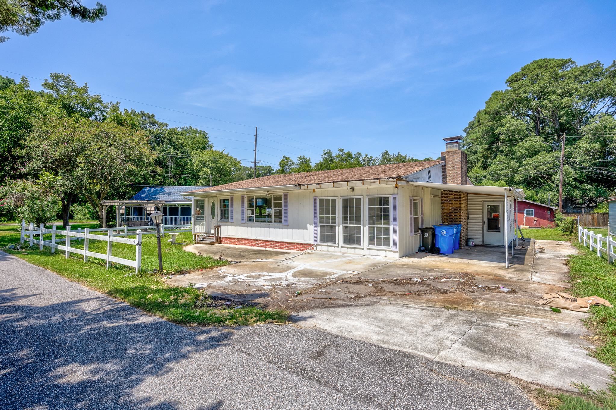 1210 Holly Park Circle Property Photo 4