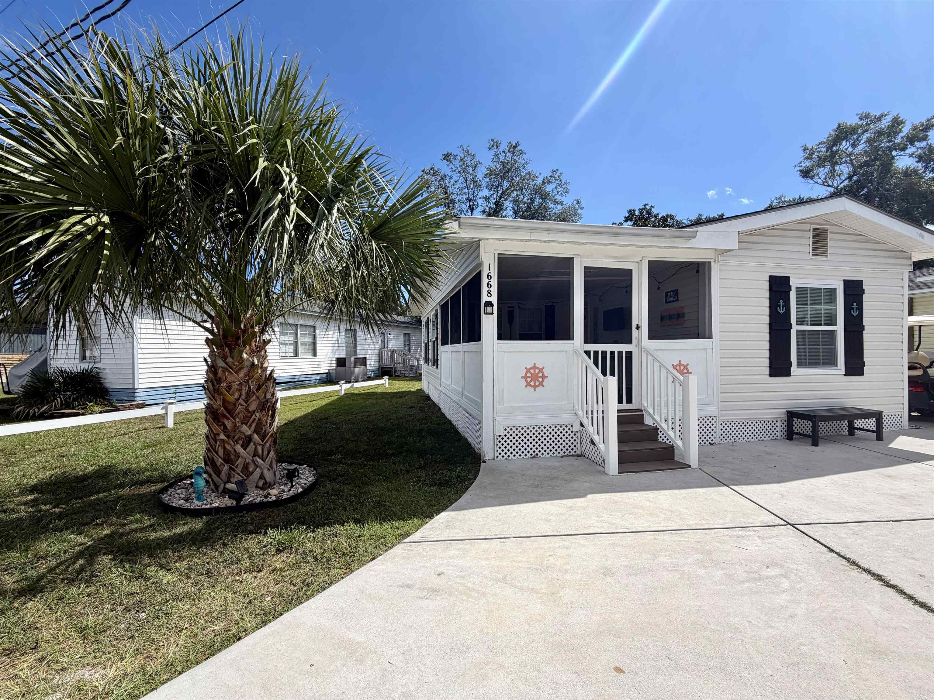 1668 Hawk St. Property Photo 1
