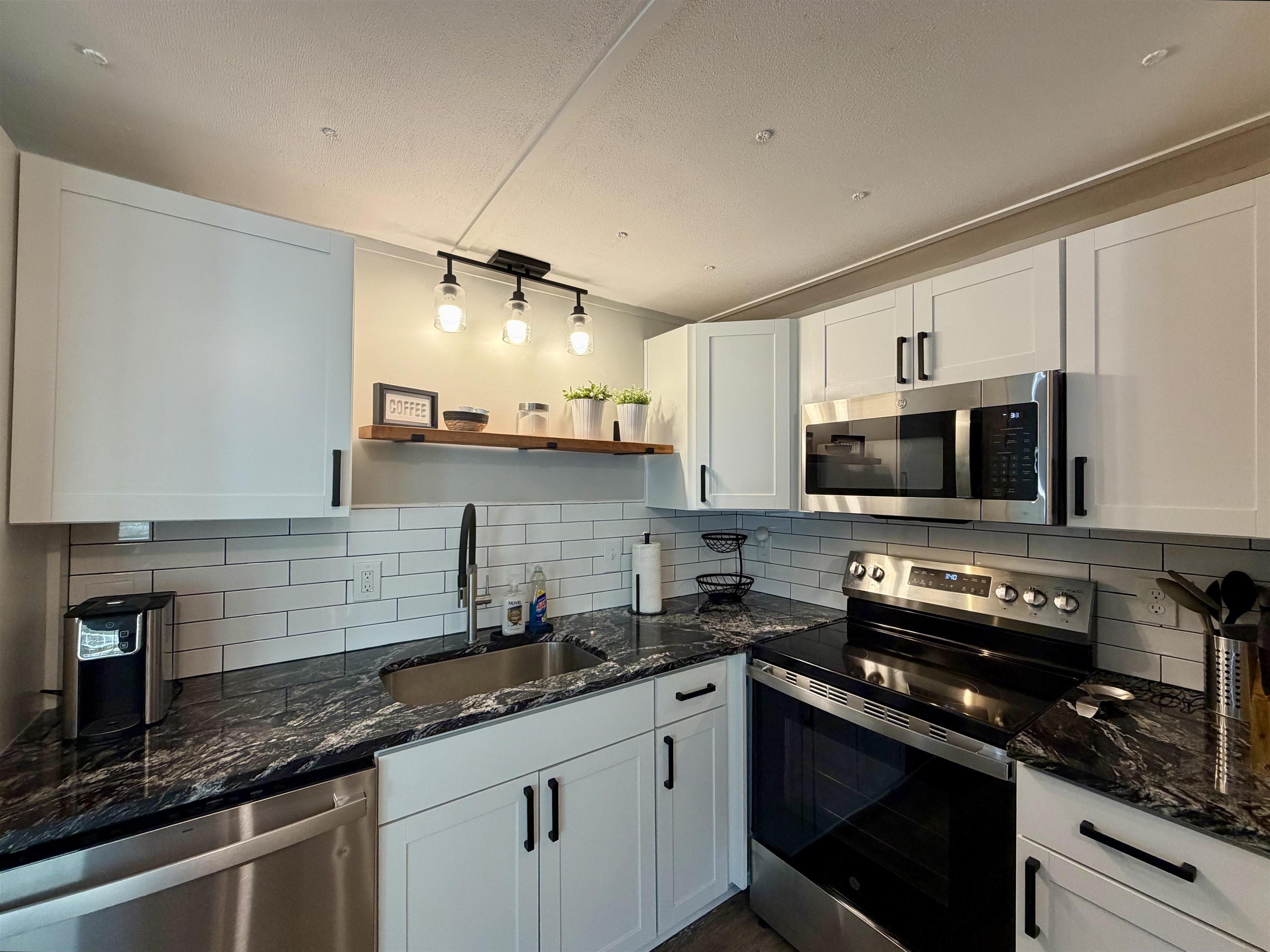 1668 Hawk St. Property Photo 17