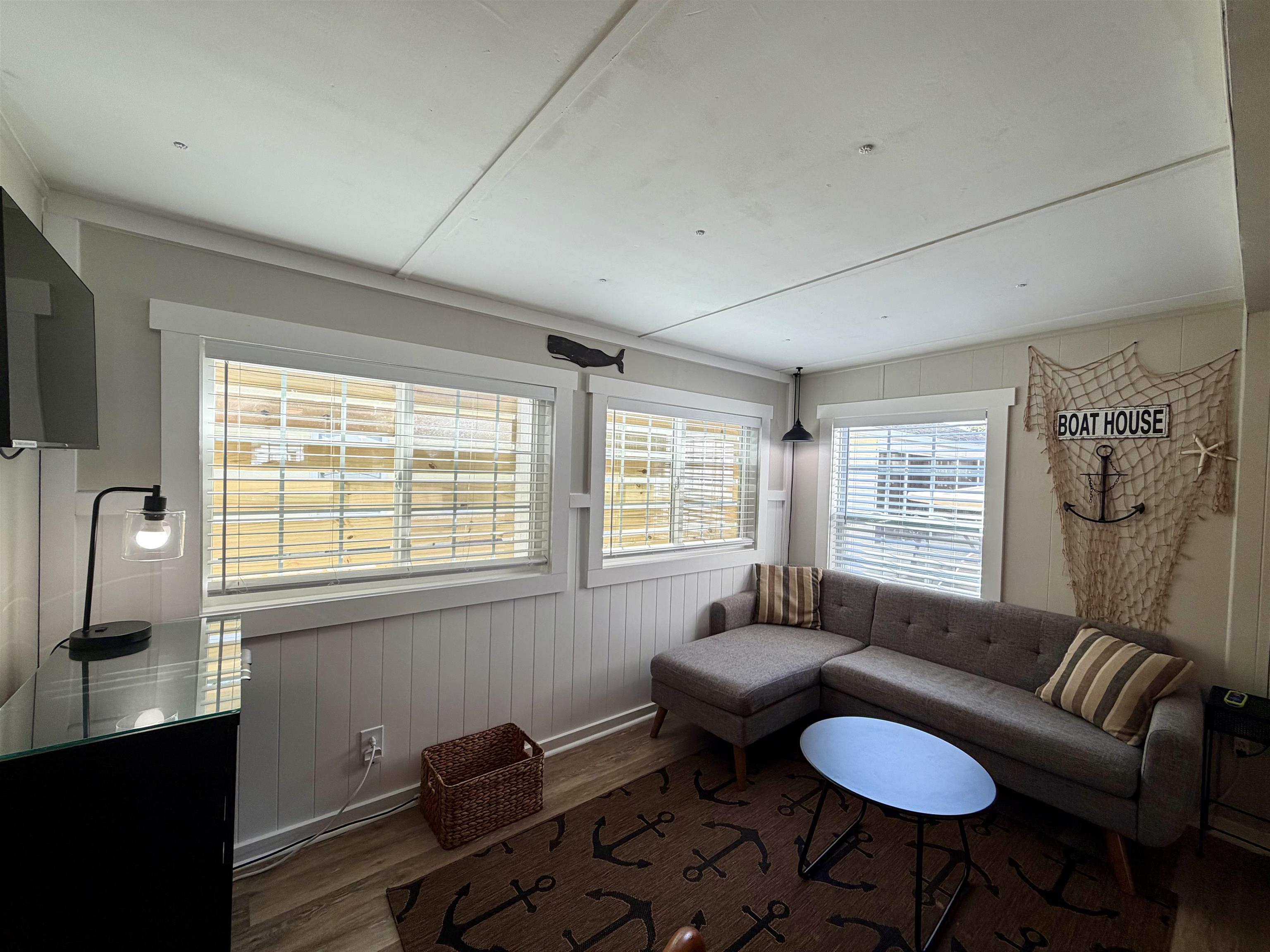 1668 Hawk St. Property Photo 19