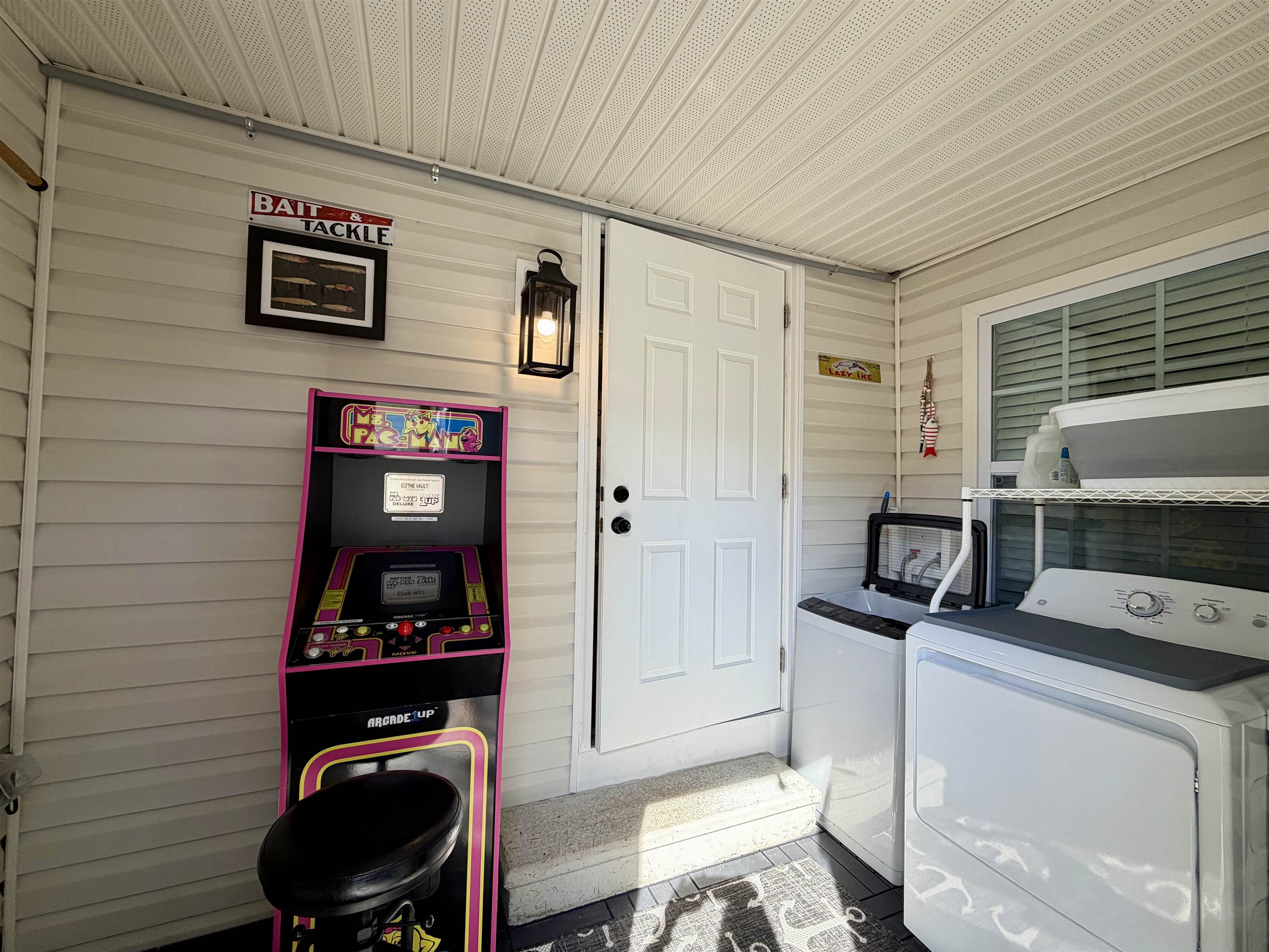 1668 Hawk St. Property Photo 32