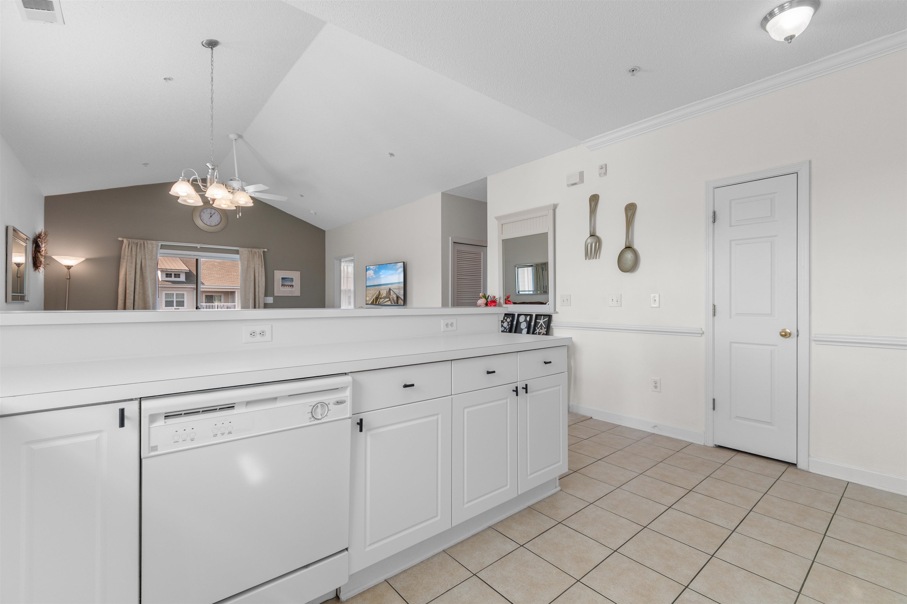 6253 Catalina Dr. Property Photo 25