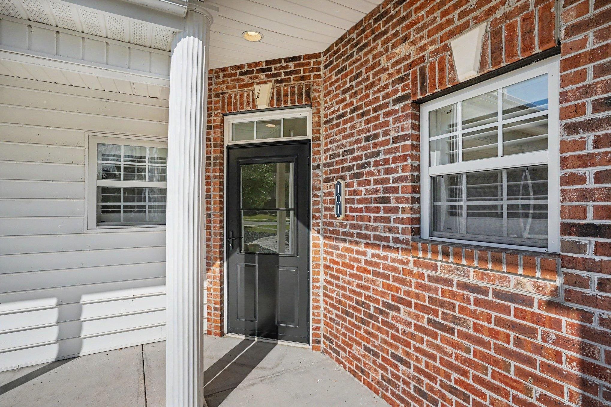 5046 Glenbrook Dr. Property Photo 2