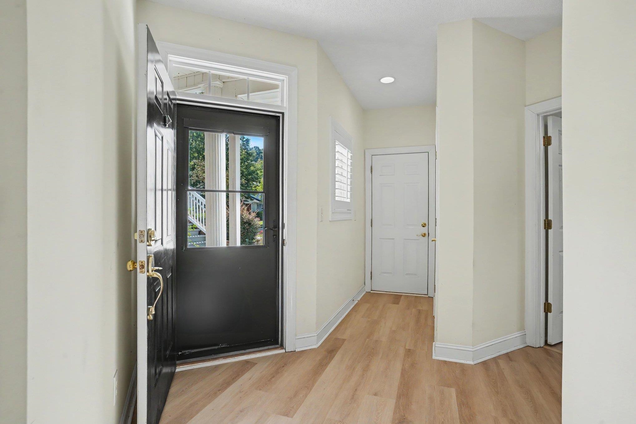 5046 Glenbrook Dr. Property Photo 3