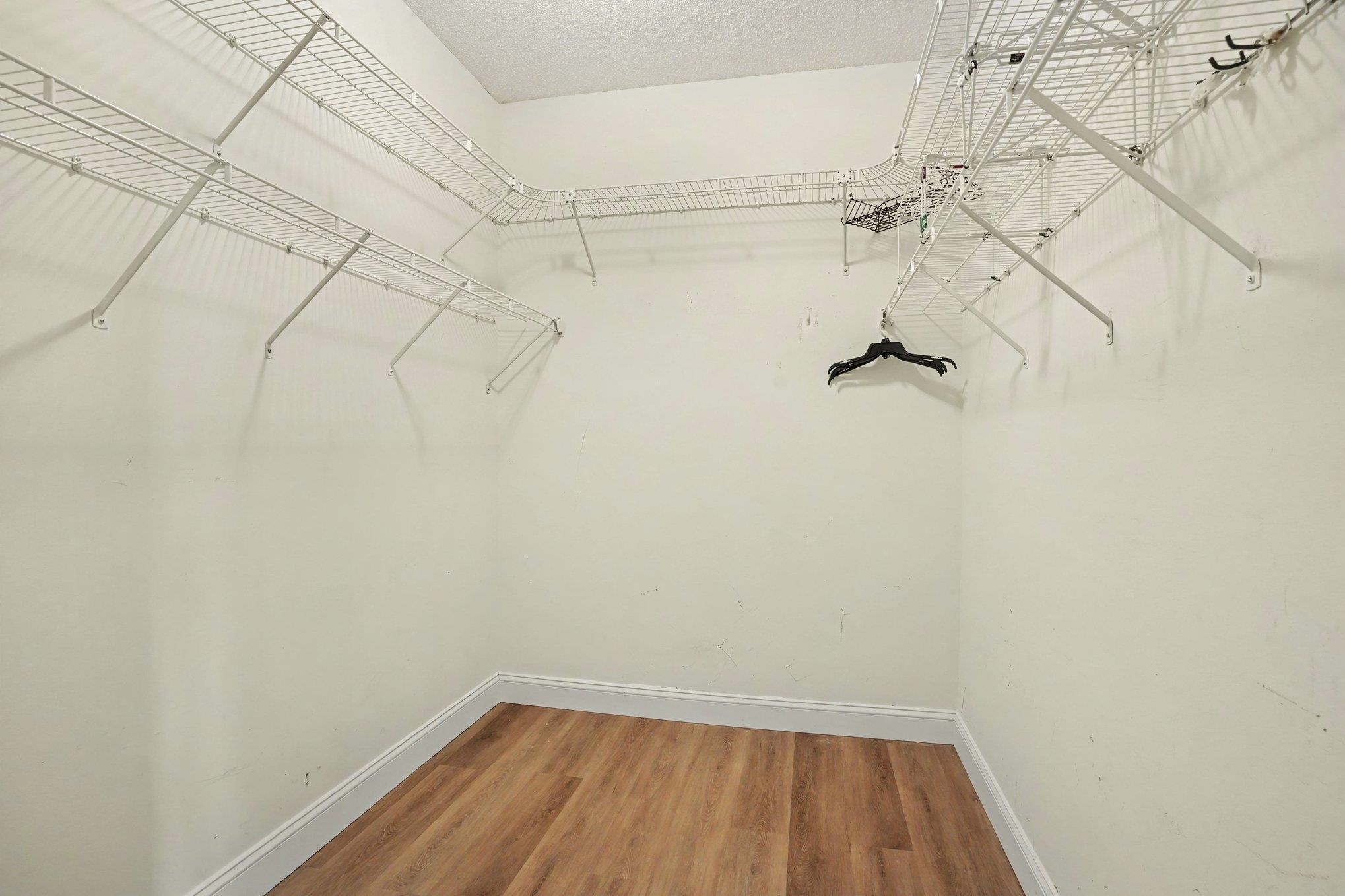 5046 Glenbrook Dr. Property Photo 18