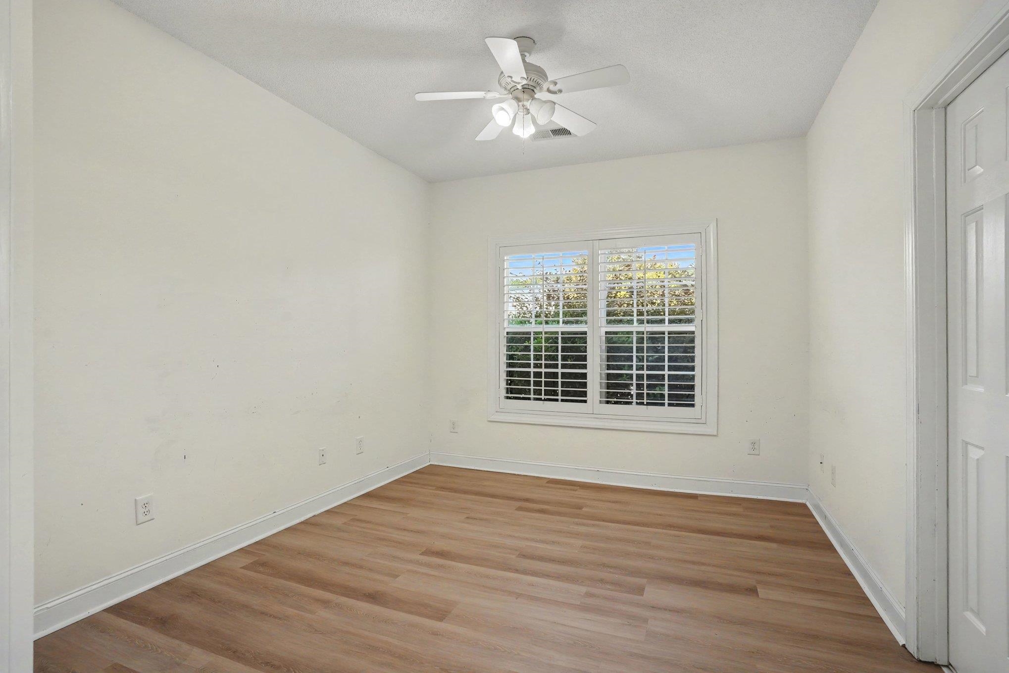 5046 Glenbrook Dr. Property Photo 24