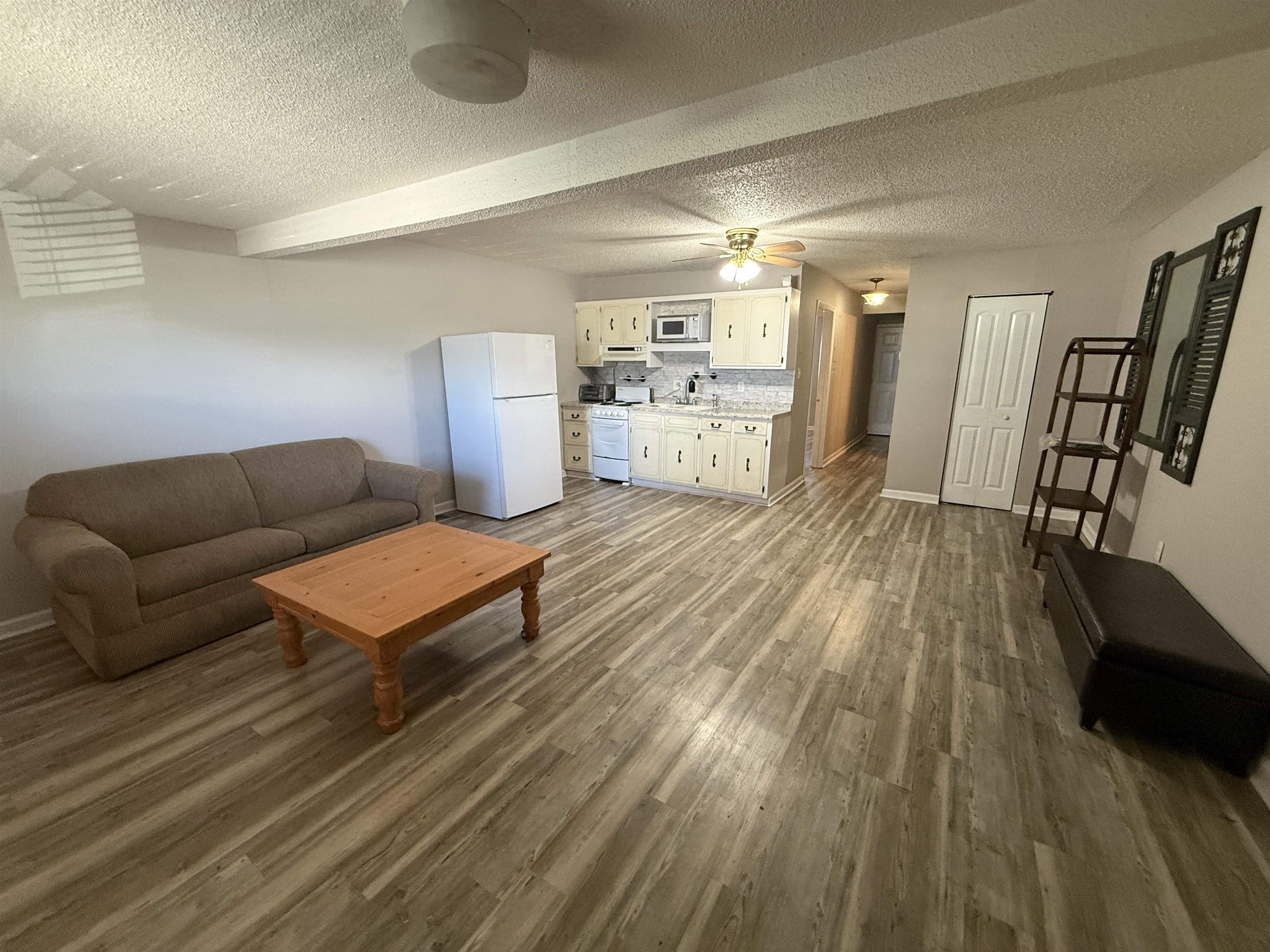 2801 Terminal St. Property Photo 3