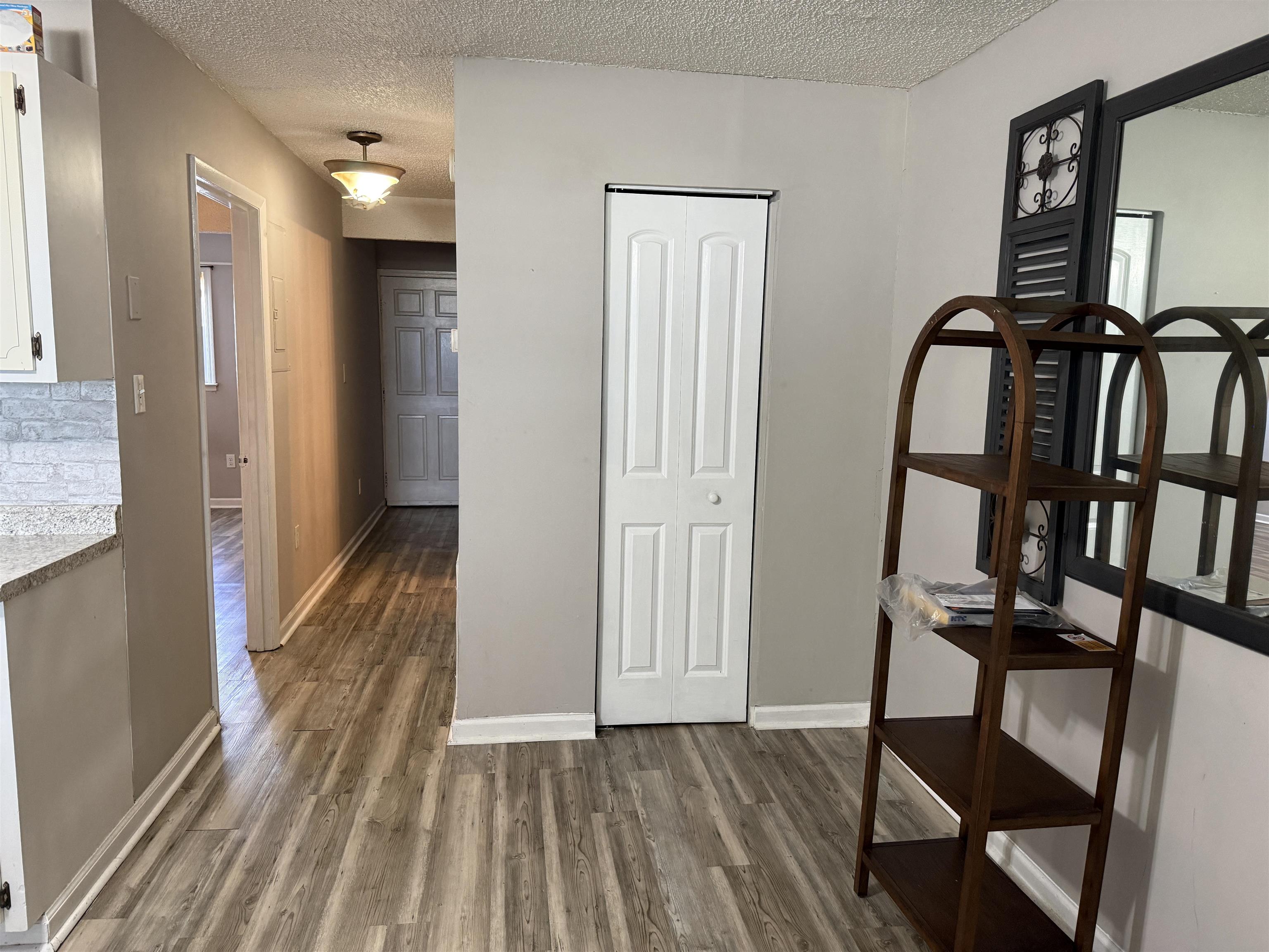 2801 Terminal St. Property Photo 6