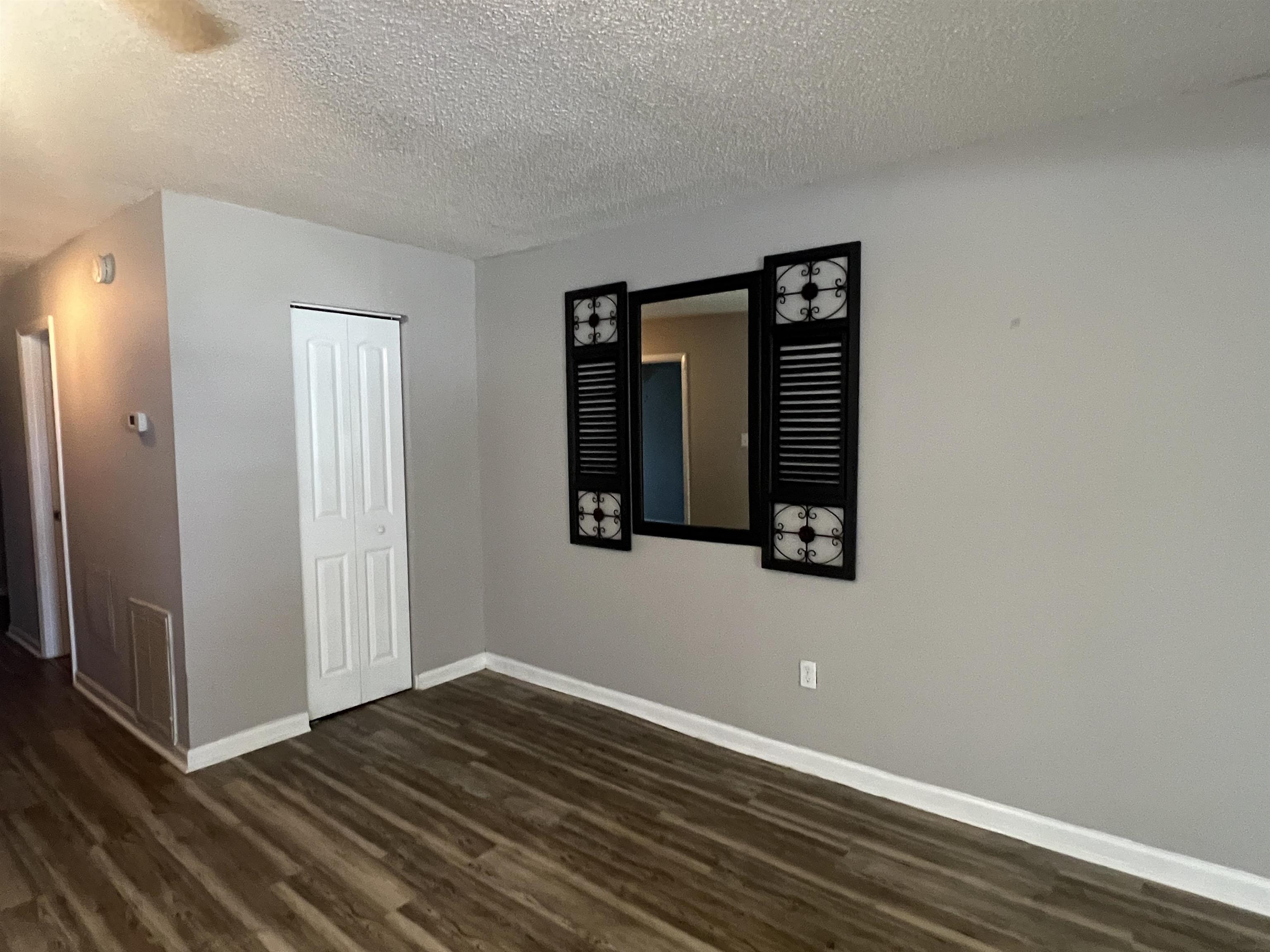 2801 Terminal St. Property Photo 8