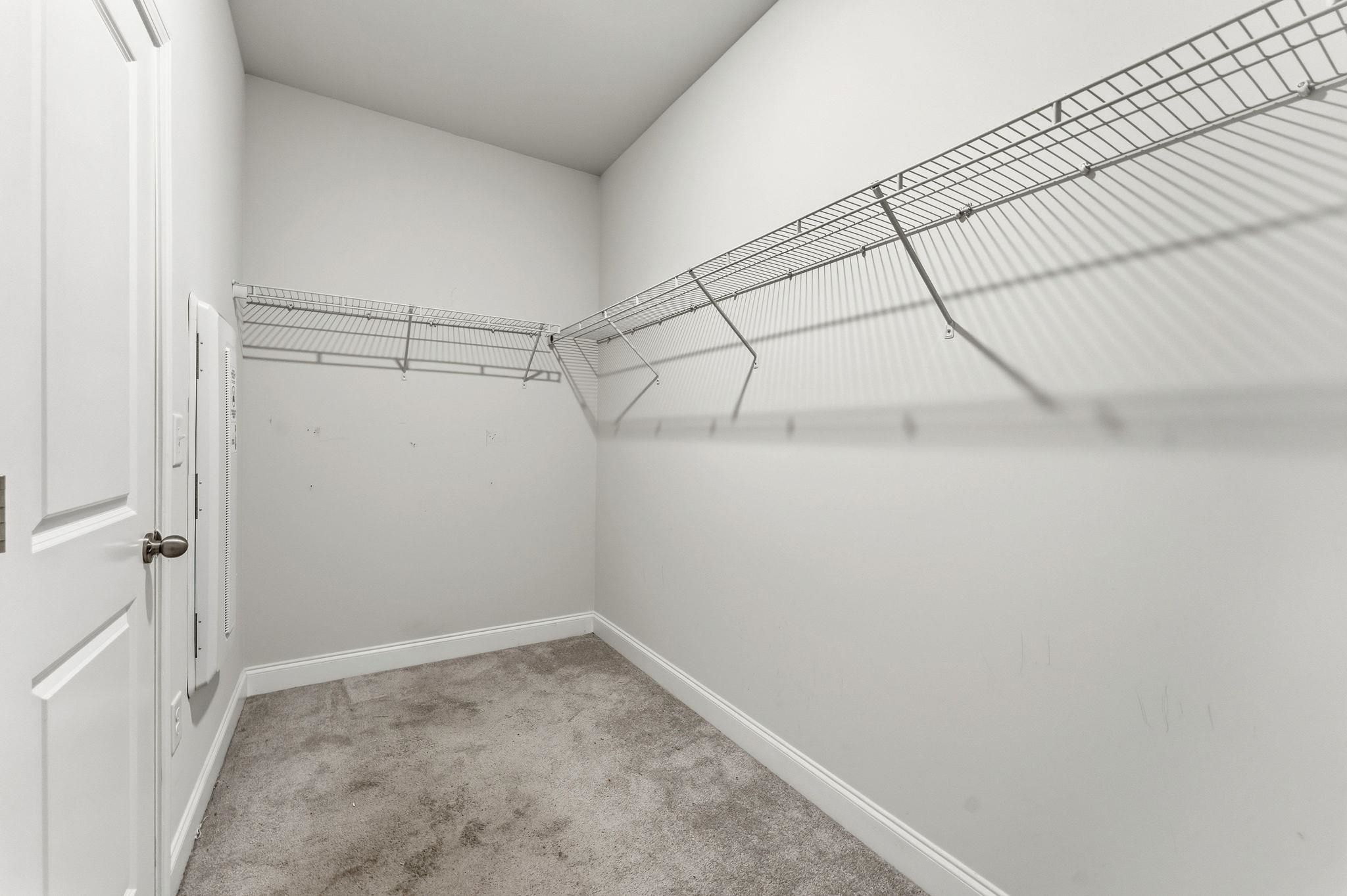 2001 Suwanee Ct. Property Photo 23