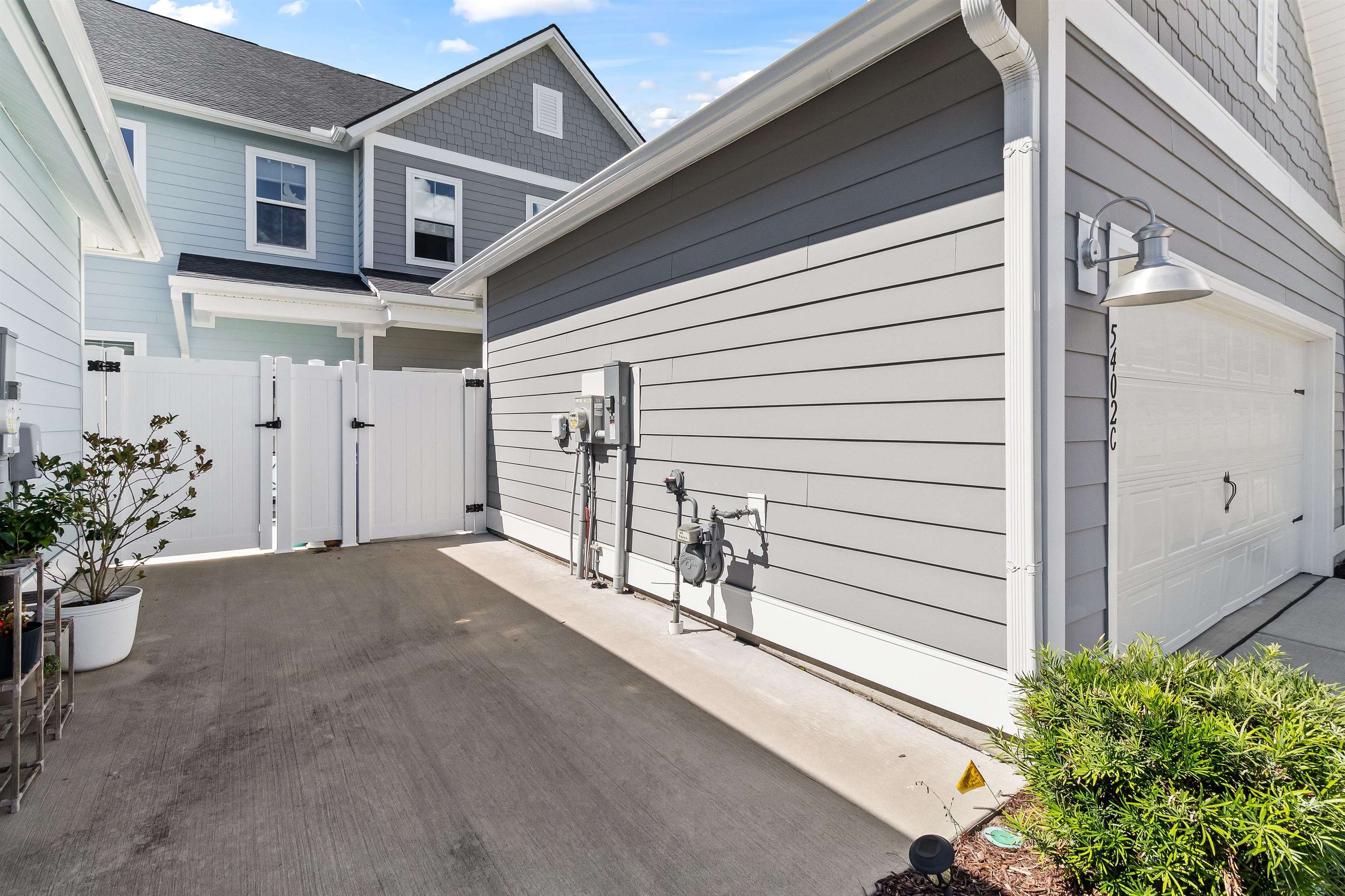 5402 Knobcone Loop Property Photo 2
