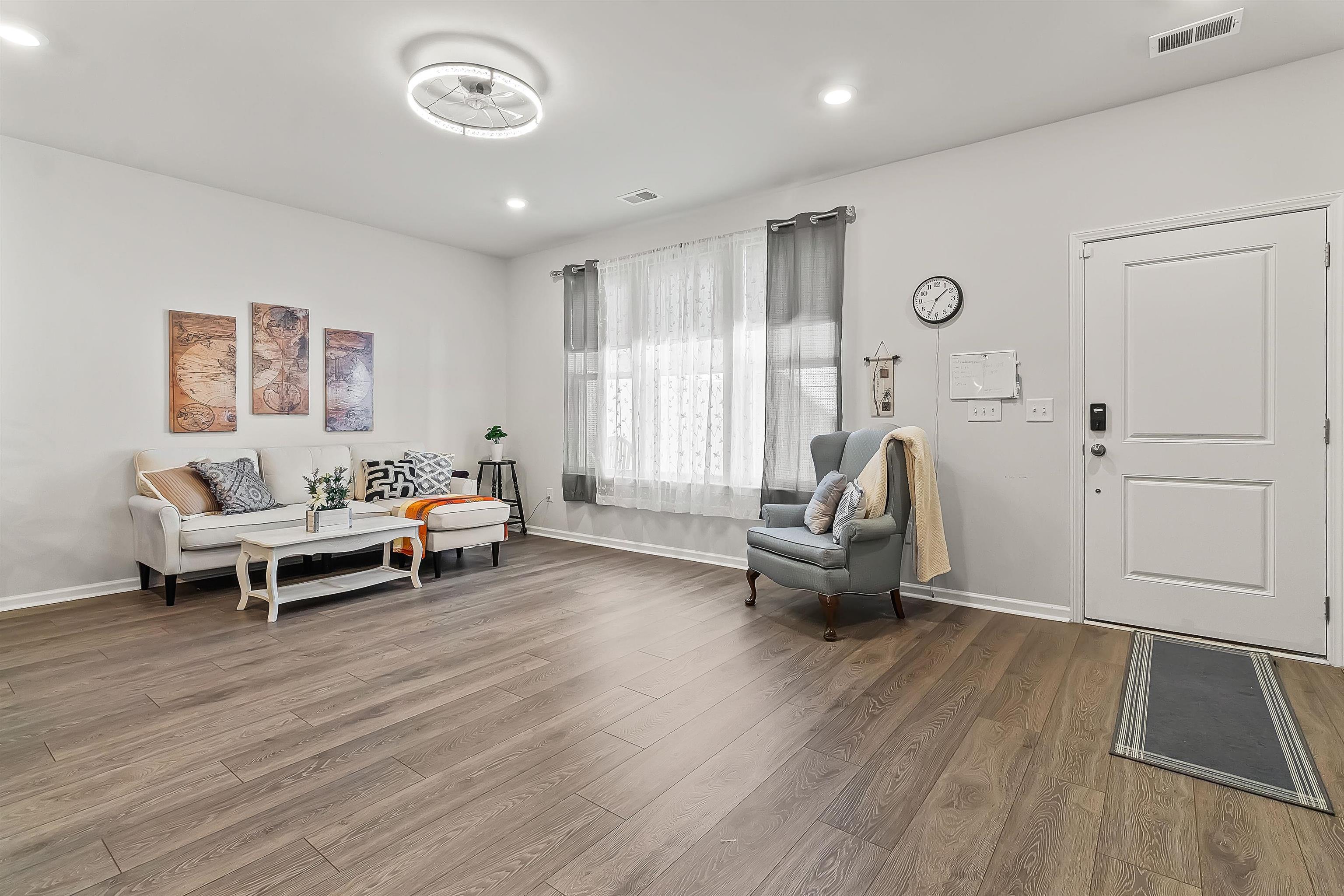 5402 Knobcone Loop Property Photo 4