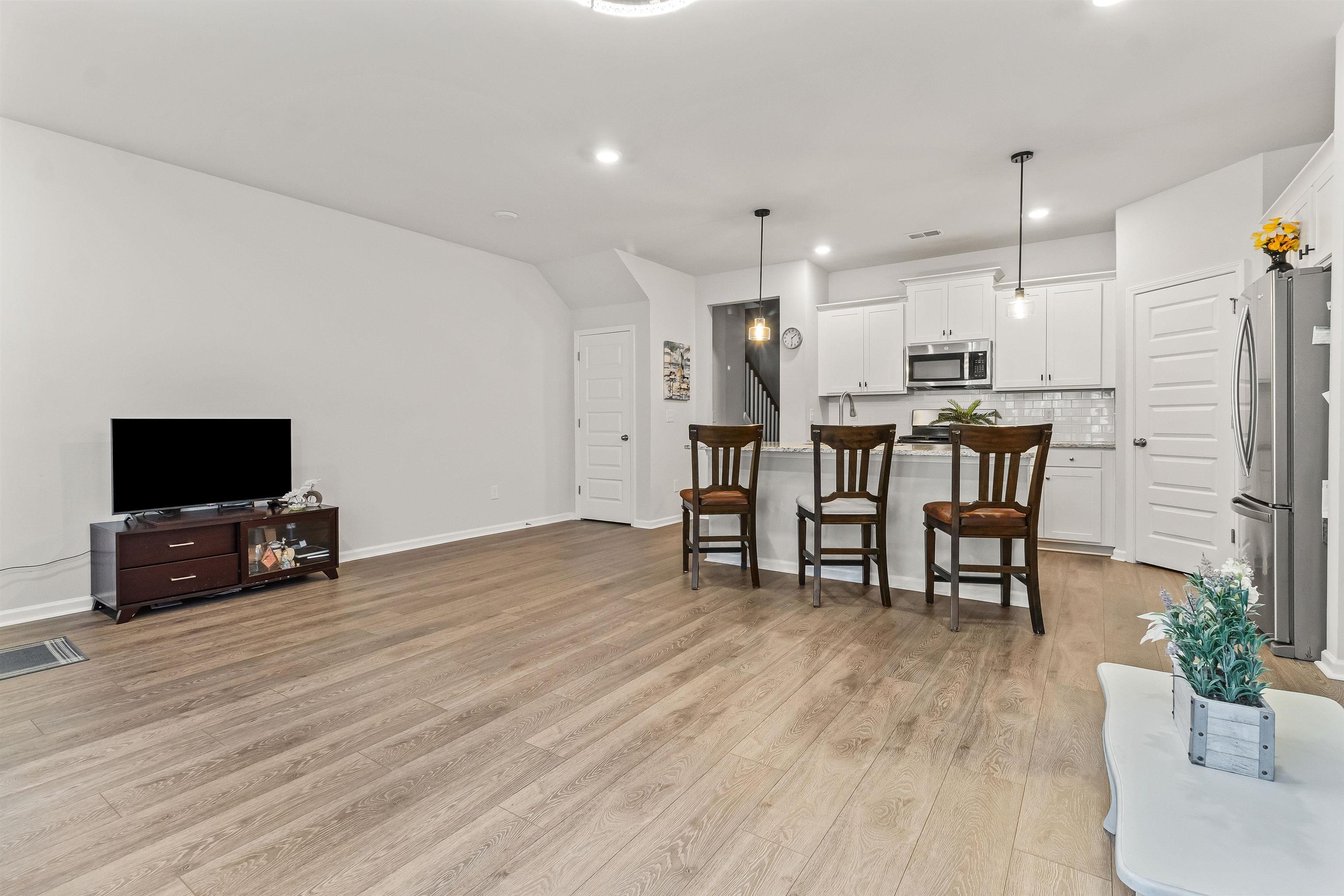 5402 Knobcone Loop Property Photo 5