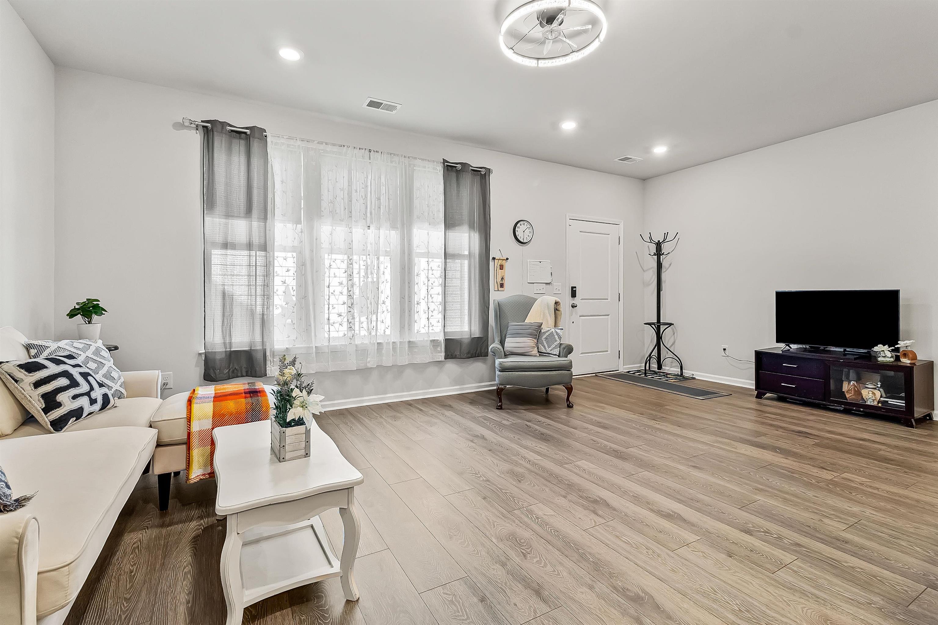 5402 Knobcone Loop Property Photo 6