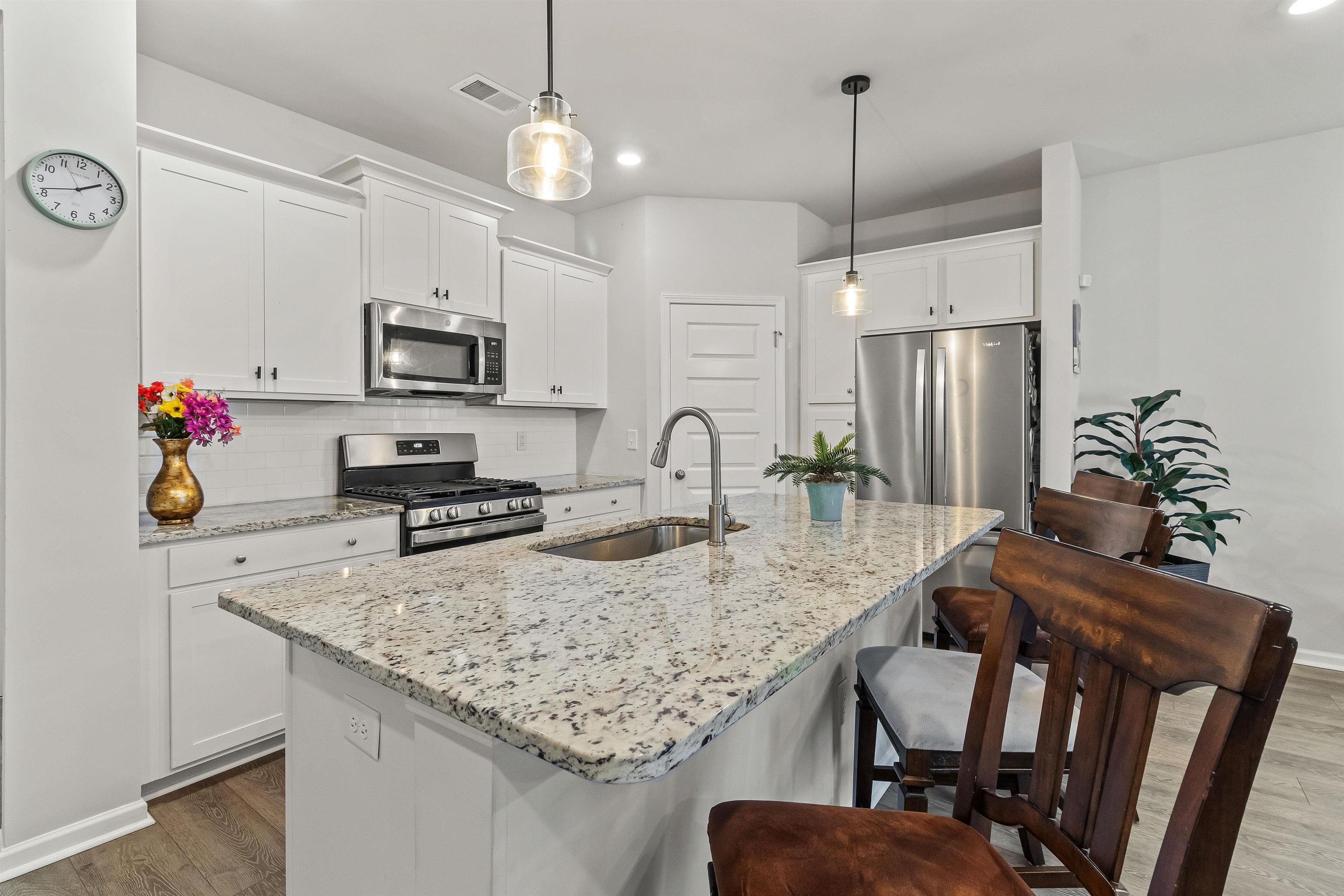 5402 Knobcone Loop Property Photo 8