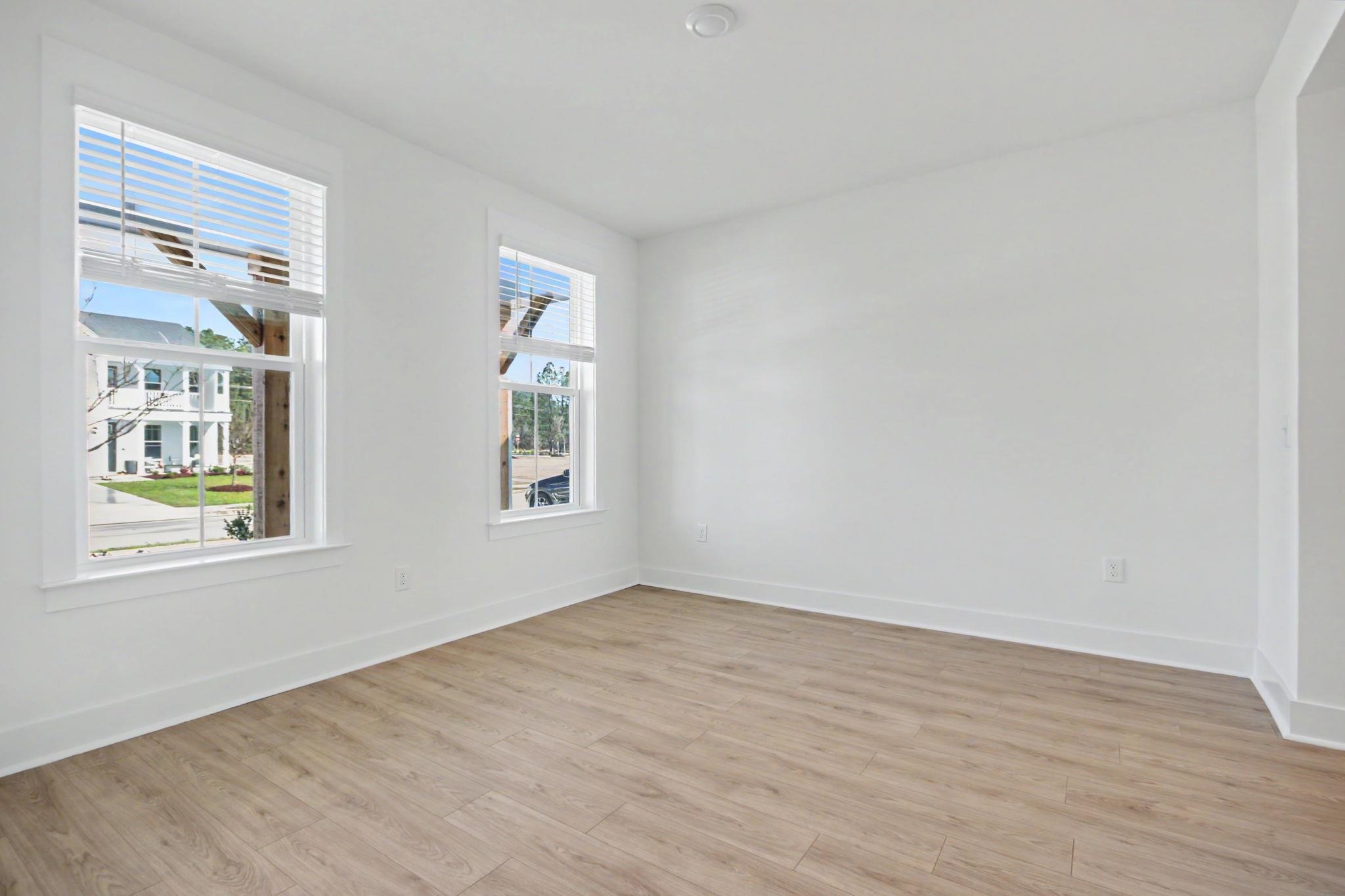 3084a Claredon St Property Photo 5