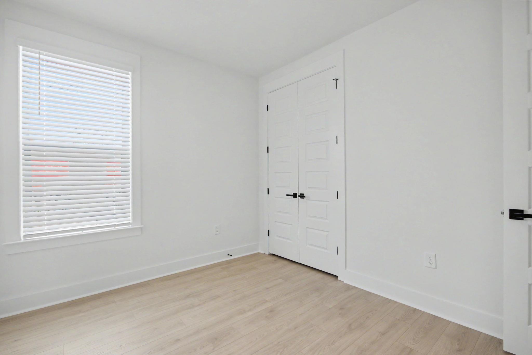 3084a Claredon St Property Photo 18