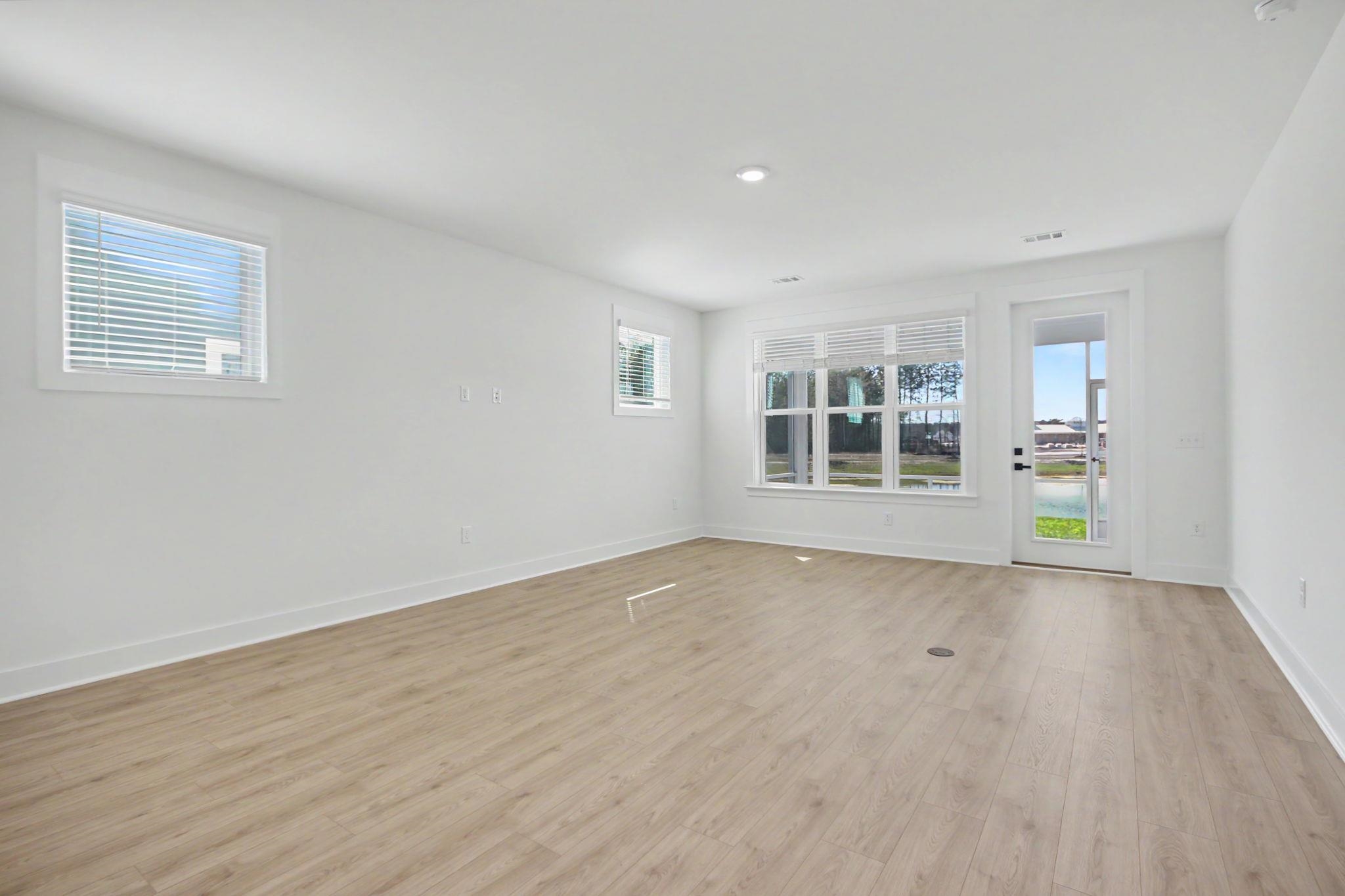 3084a Claredon St Property Photo 22