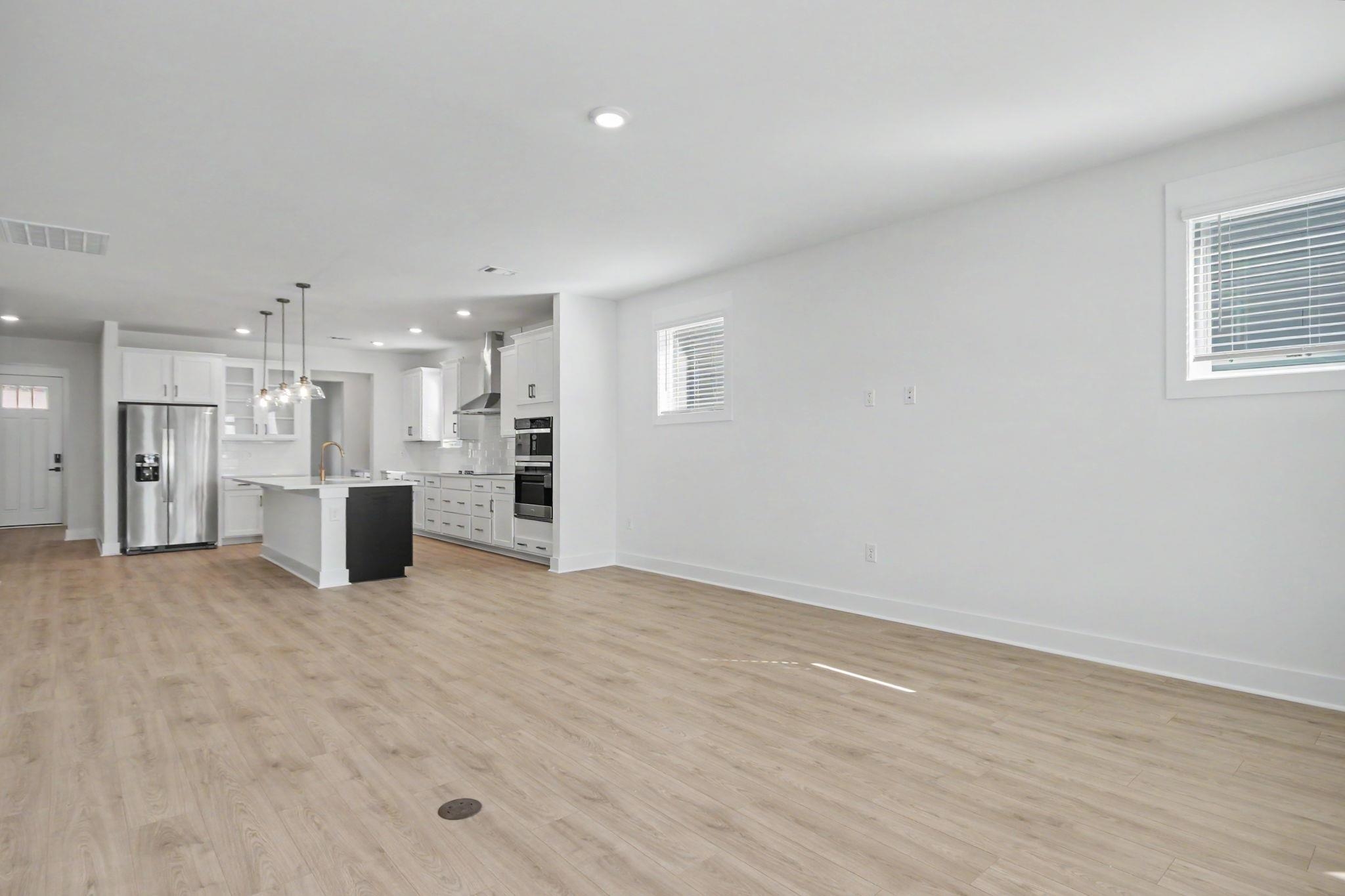 3084a Claredon St Property Photo 25