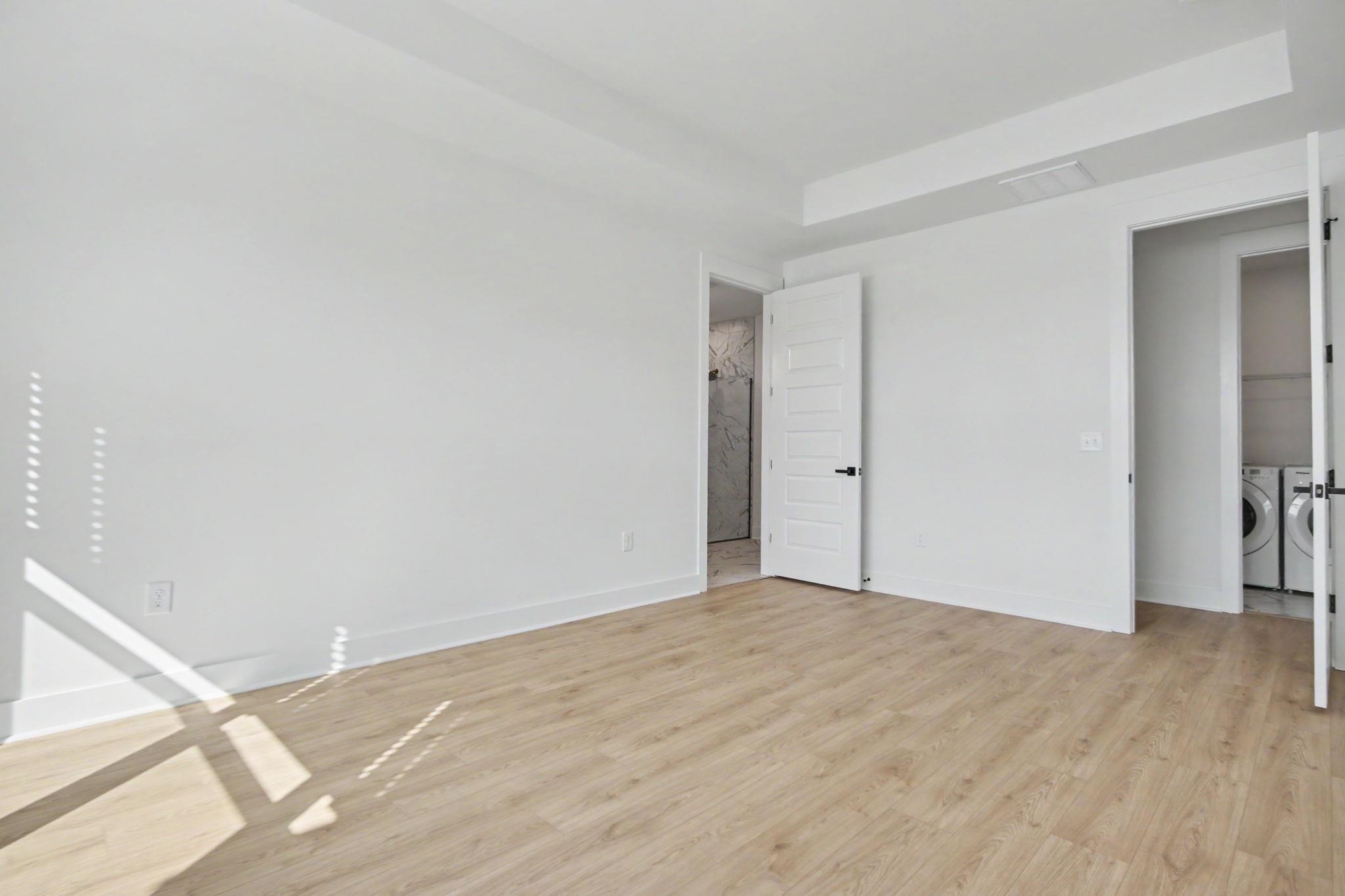3084a Claredon St Property Photo 29