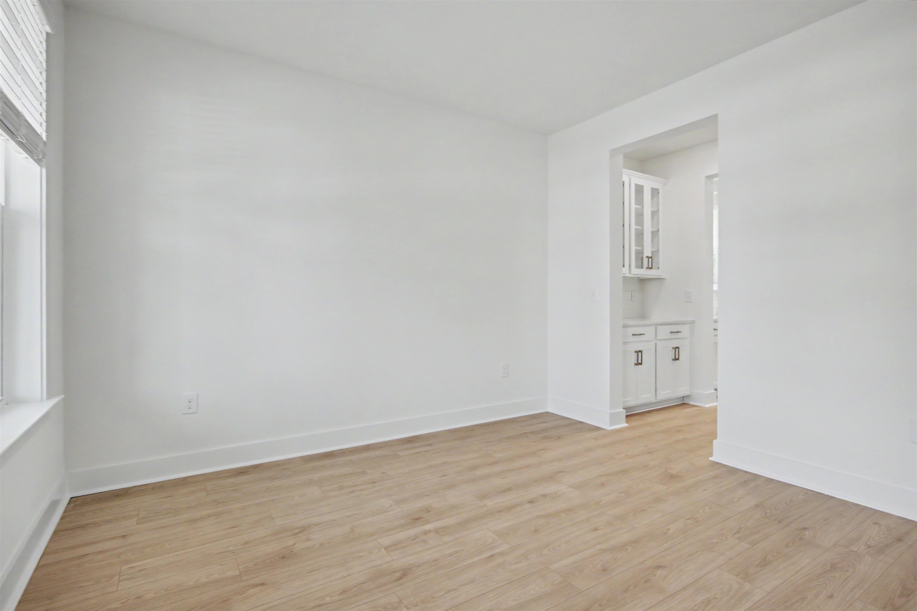 3084 Claredon St Property Photo 6