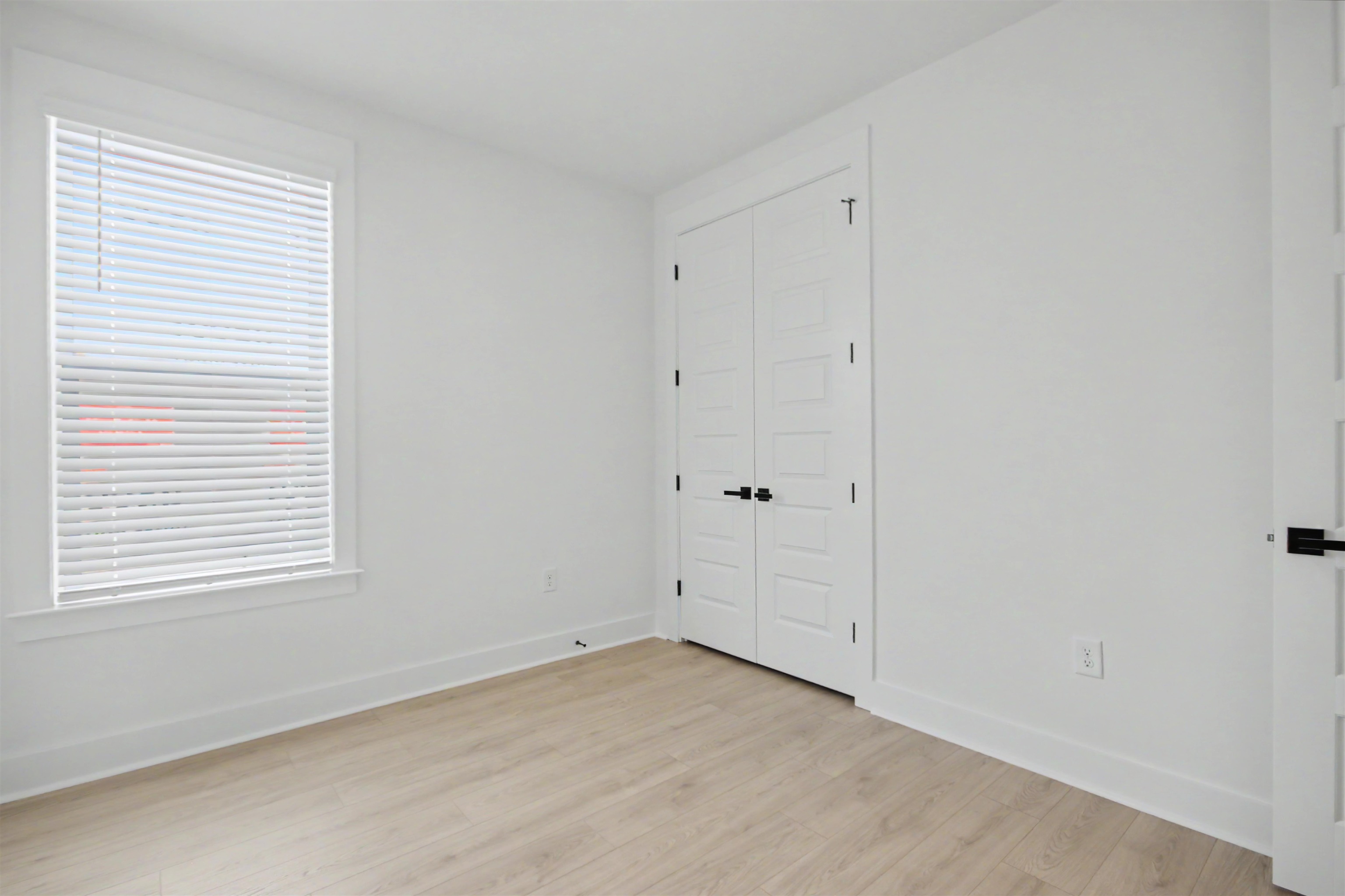 3084 Claredon St Property Photo 18