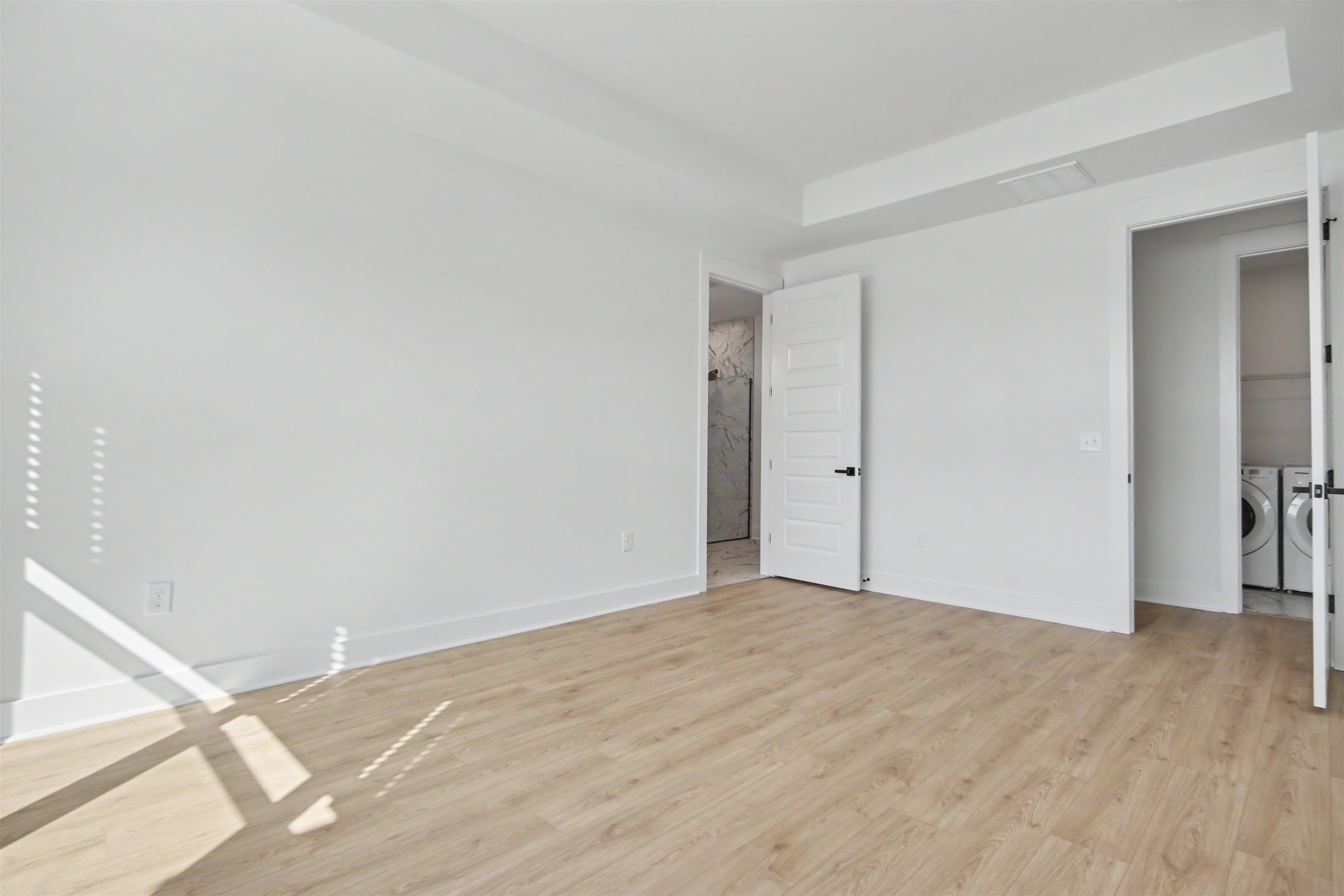 3084 Claredon St Property Photo 29