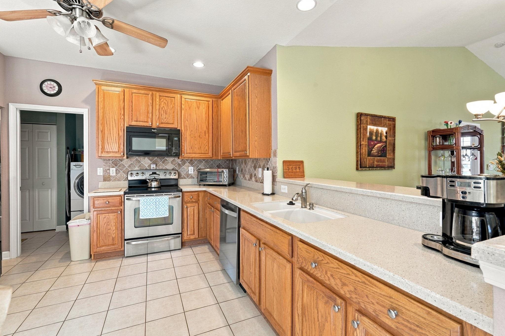 505 Vermillion Dr. Property Photo 7