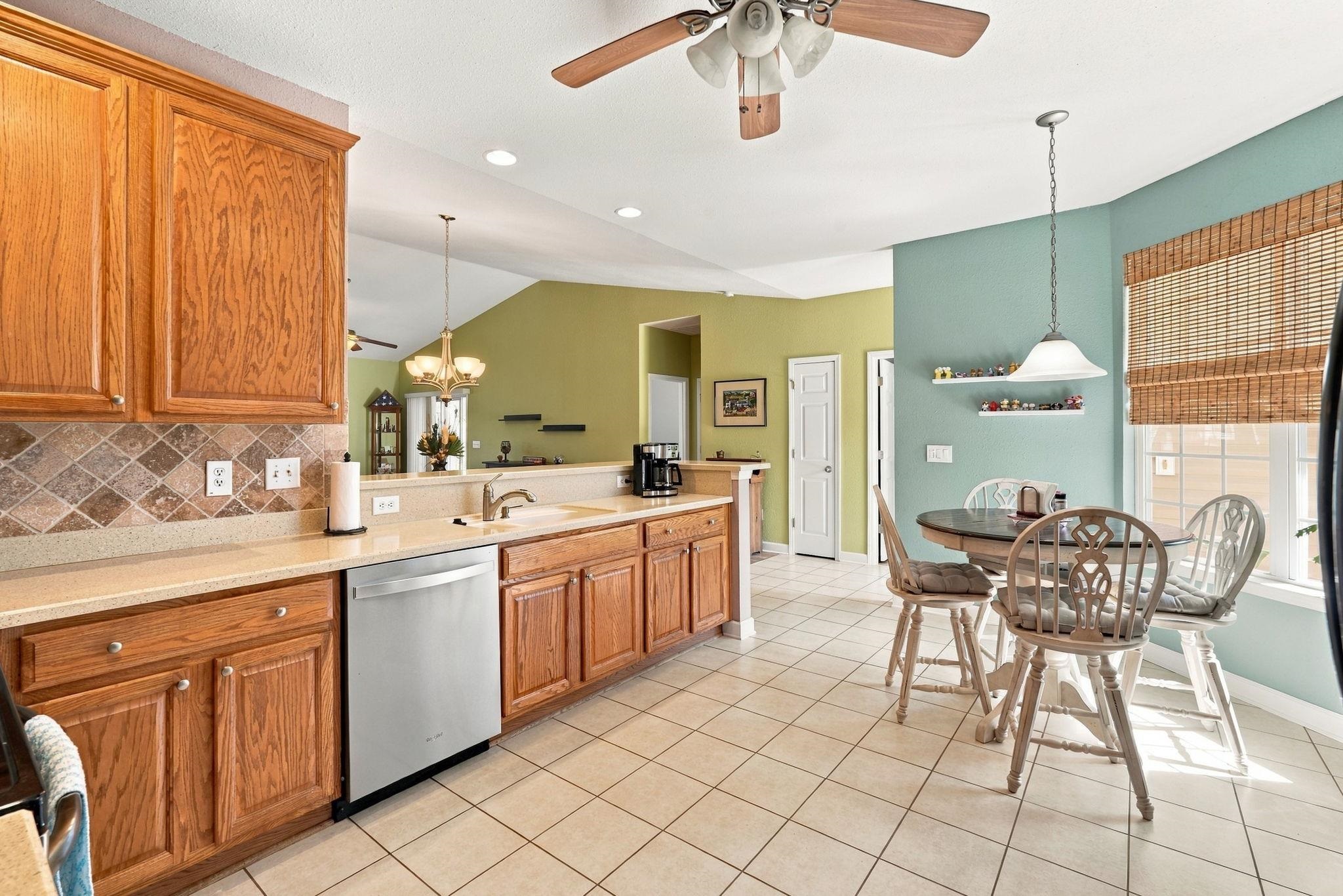 505 Vermillion Dr. Property Photo 10