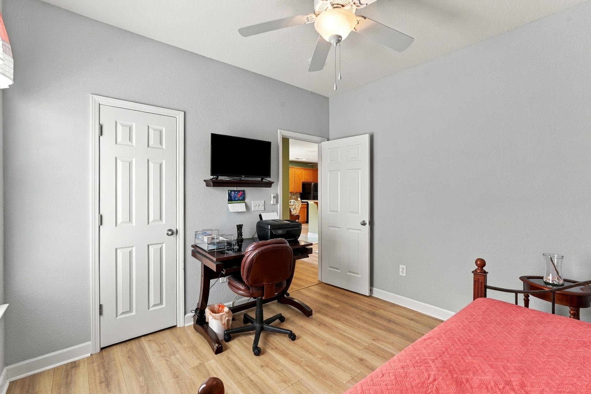 505 Vermillion Dr. Property Photo 19