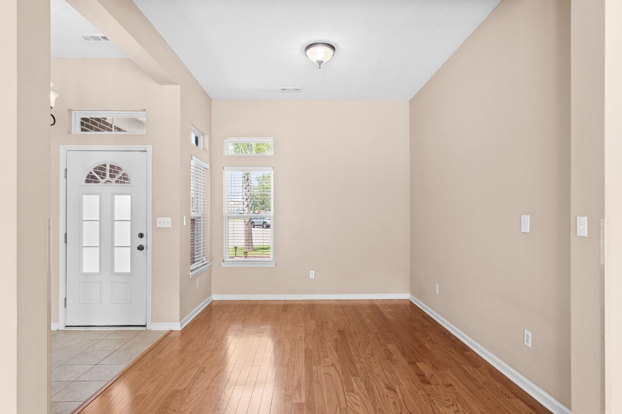 912 Bromley Ct. Property Photo 8