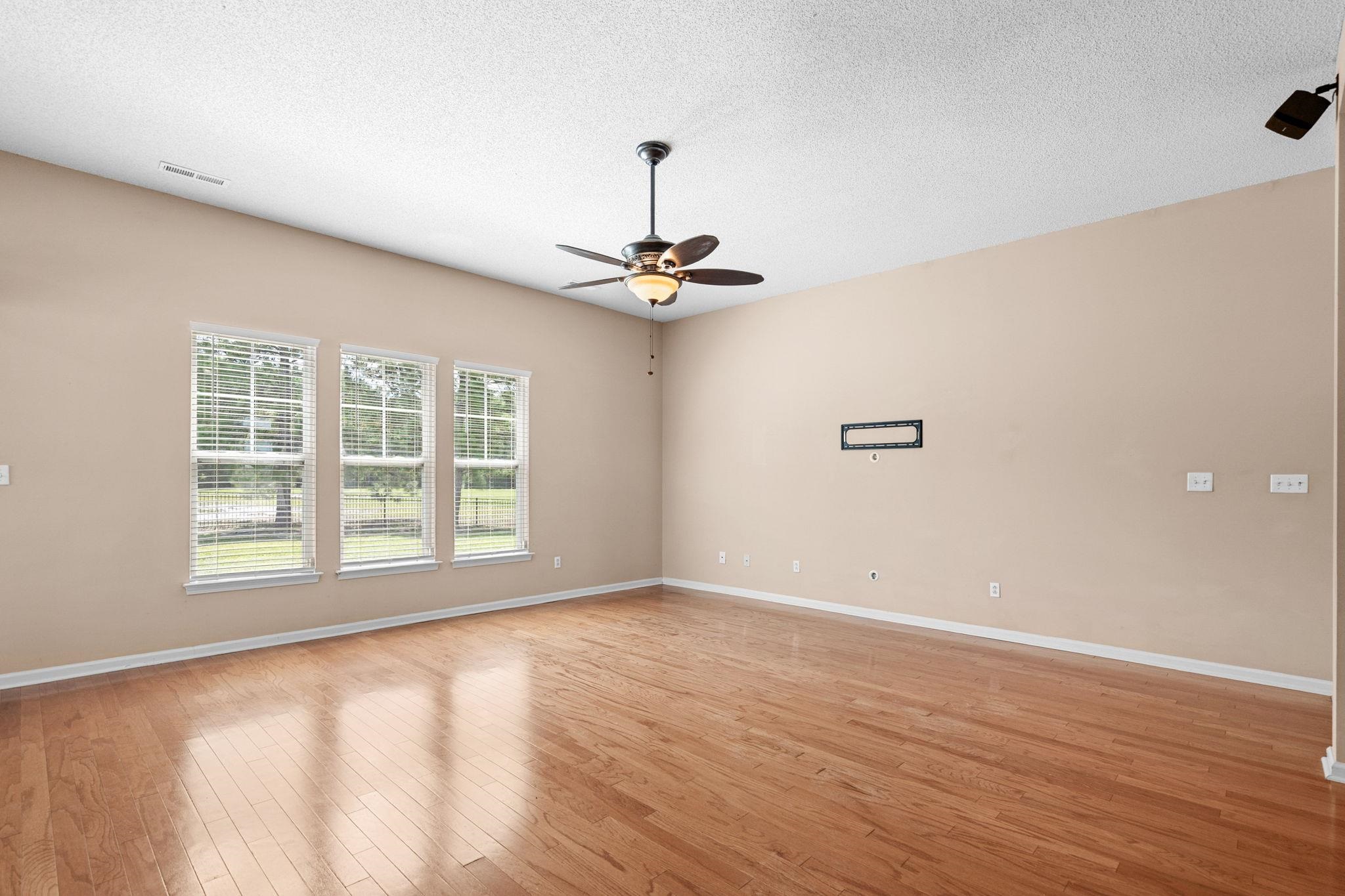 912 Bromley Ct. Property Photo 11
