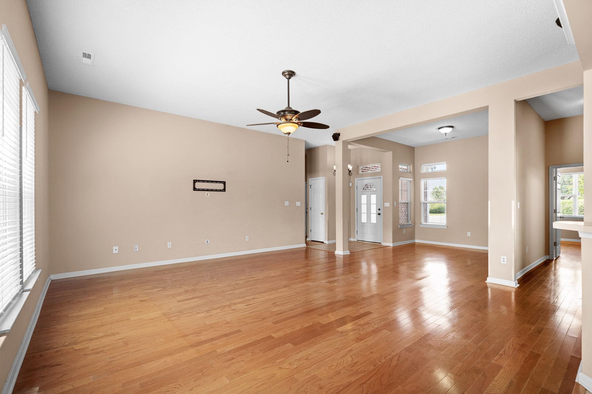 912 Bromley Ct. Property Photo 12