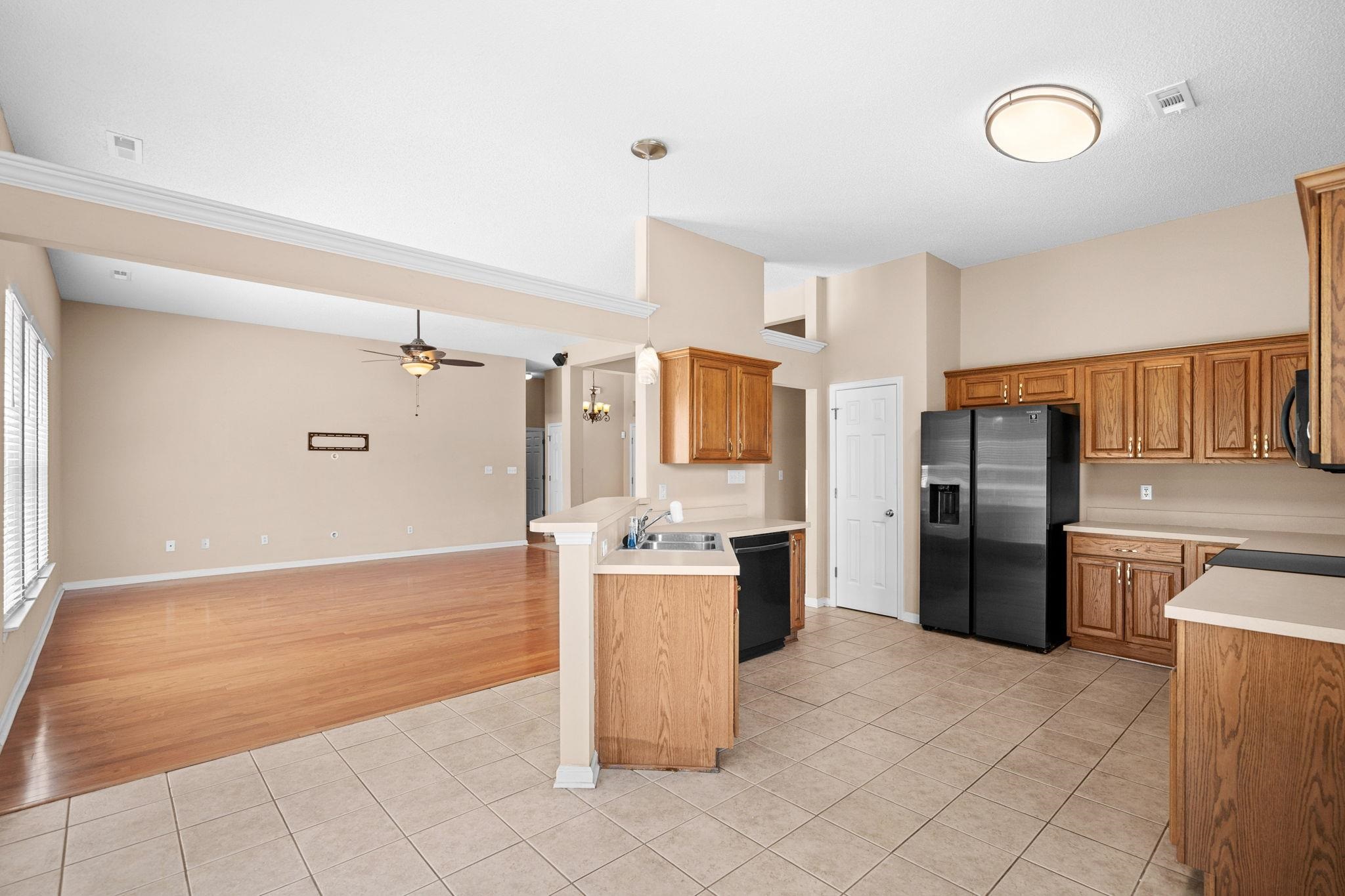 912 Bromley Ct. Property Photo 16