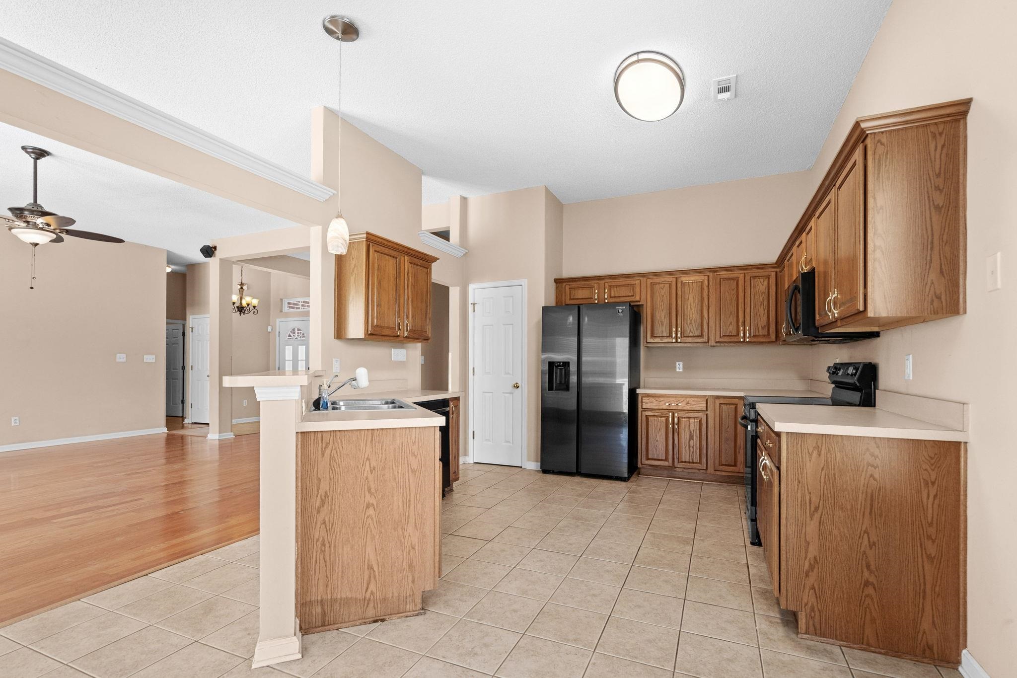 912 Bromley Ct. Property Photo 17