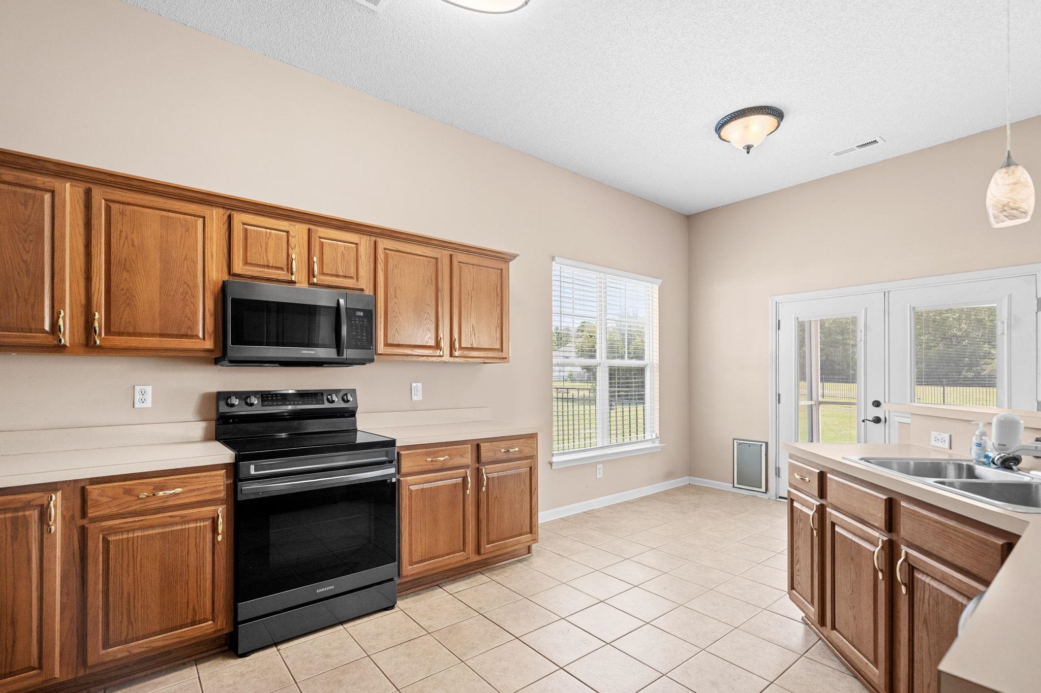 912 Bromley Ct. Property Photo 21