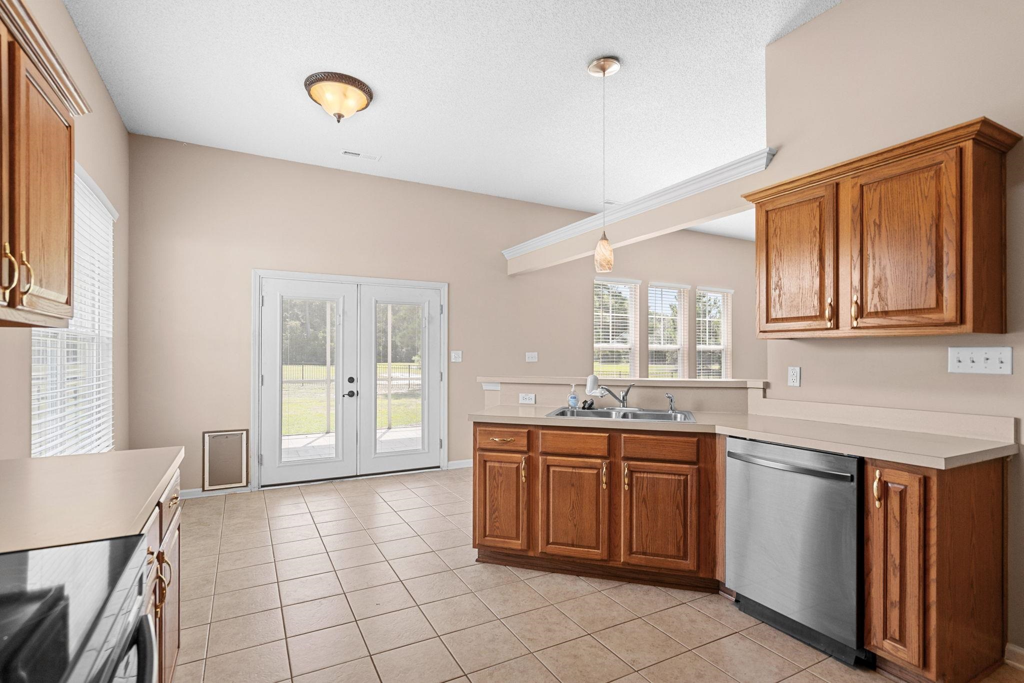 912 Bromley Ct. Property Photo 22