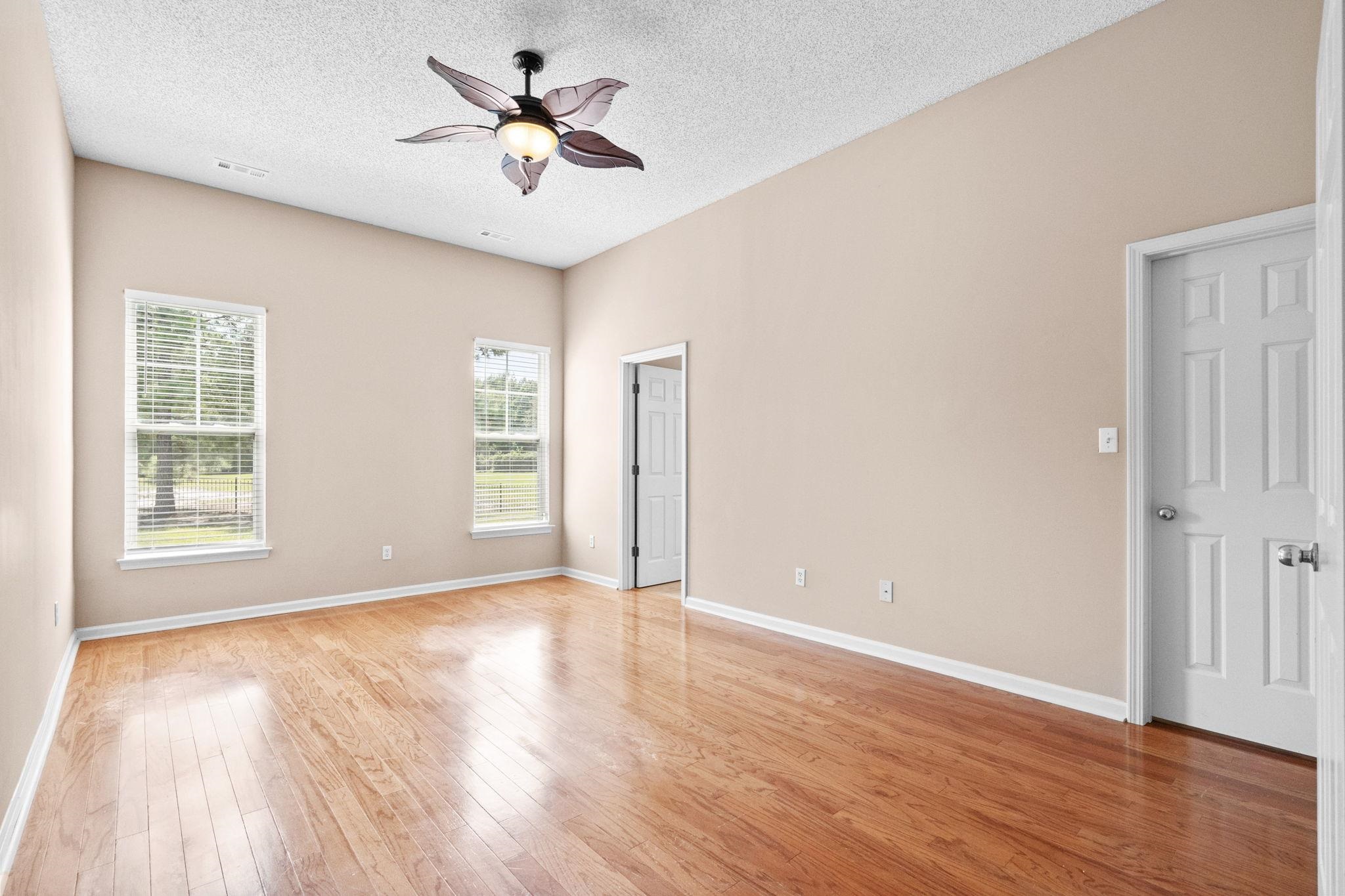 912 Bromley Ct. Property Photo 24