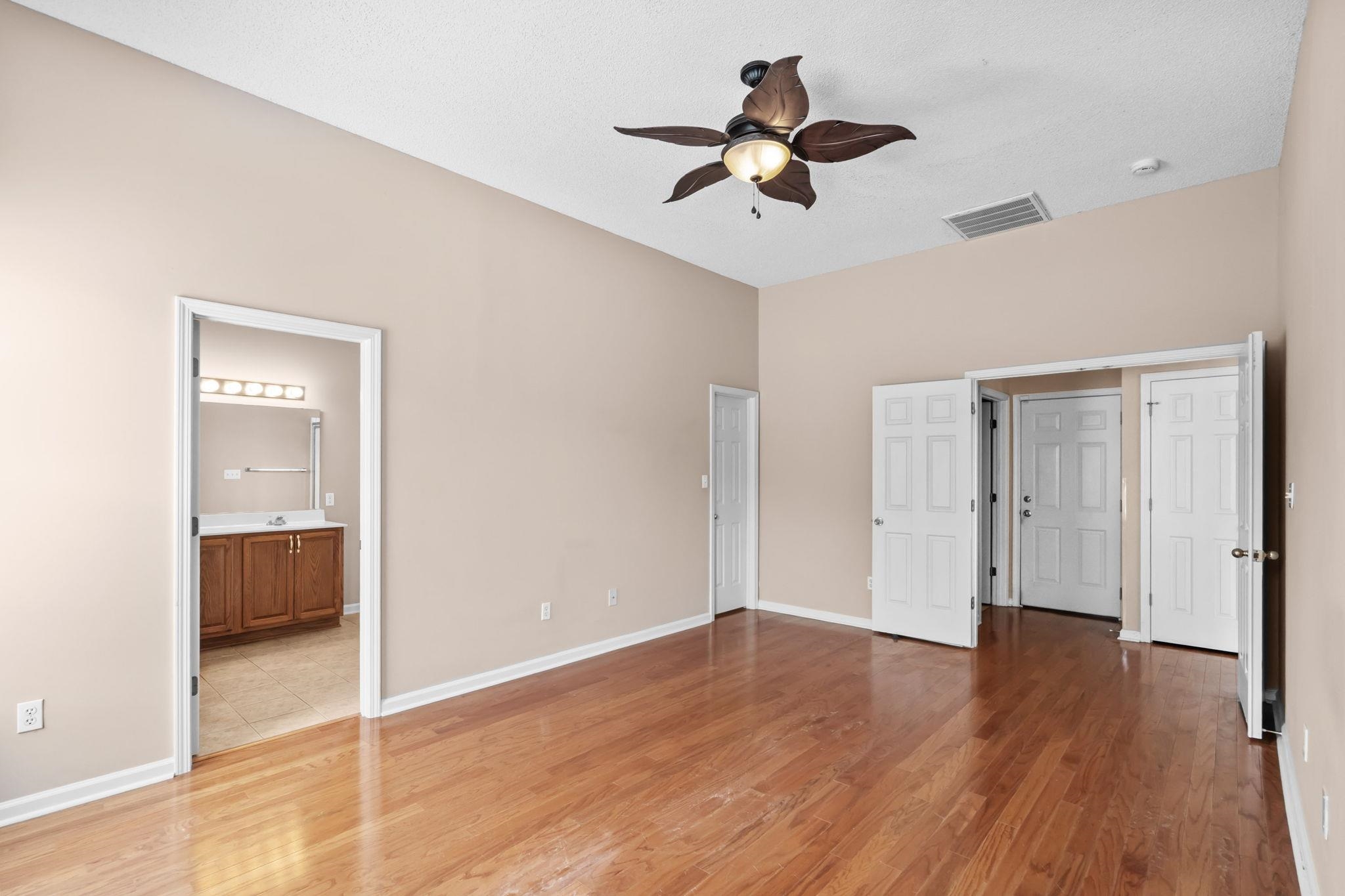 912 Bromley Ct. Property Photo 26
