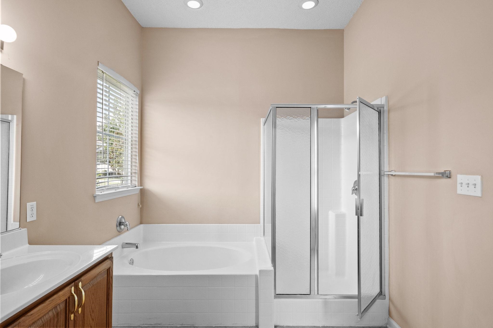 912 Bromley Ct. Property Photo 28