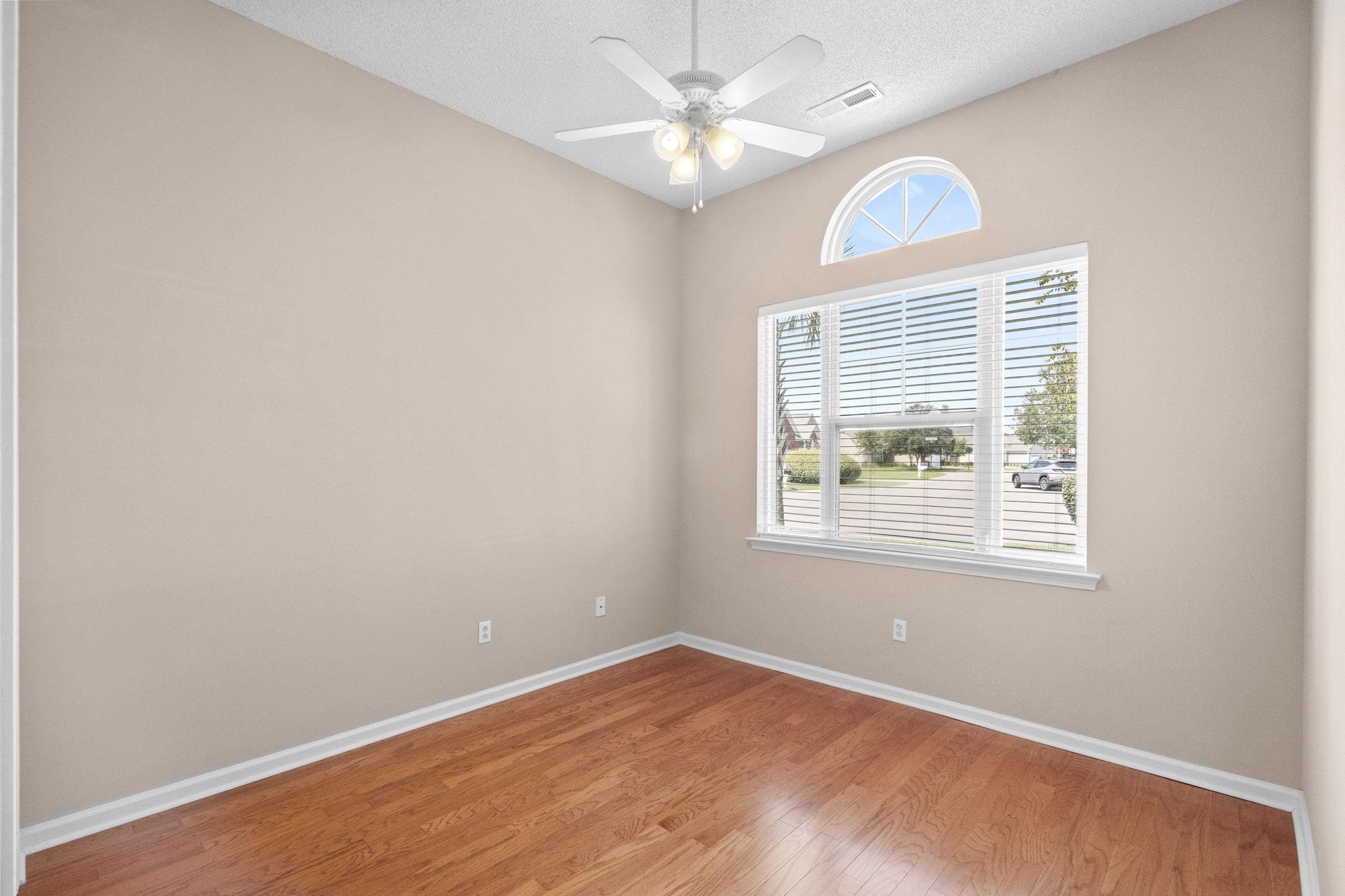 912 Bromley Ct. Property Photo 30