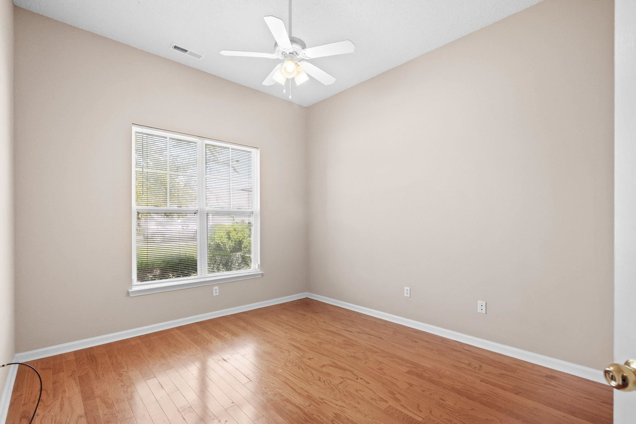 912 Bromley Ct. Property Photo 32