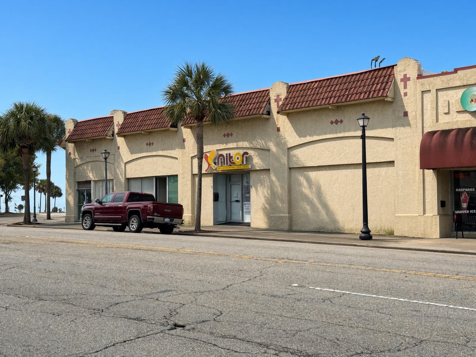 742 Main St. Property Photo 1