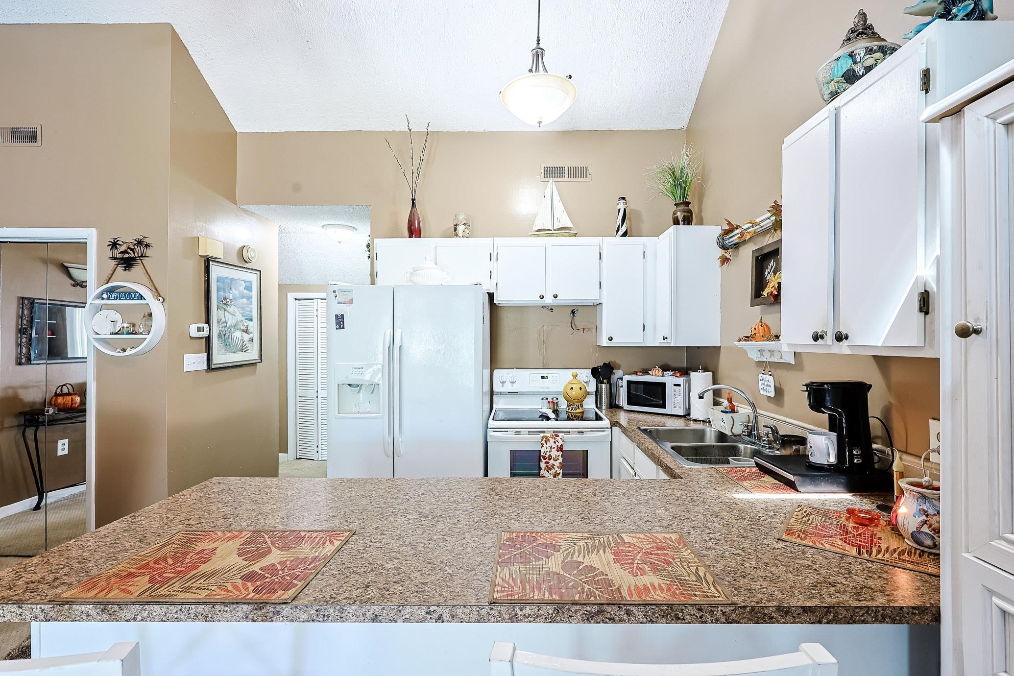 500 Fairway Village Dr. Property Photo 6